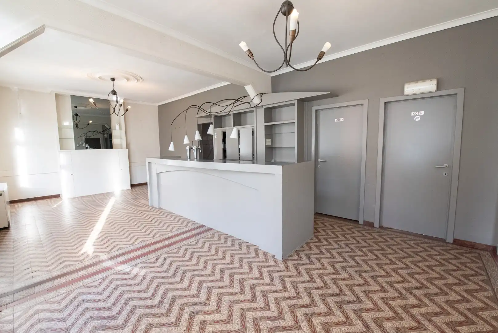Ruim handelspand met 2 woningen te koop centrum Lozer. Tal van mogelijkheden! foto 6