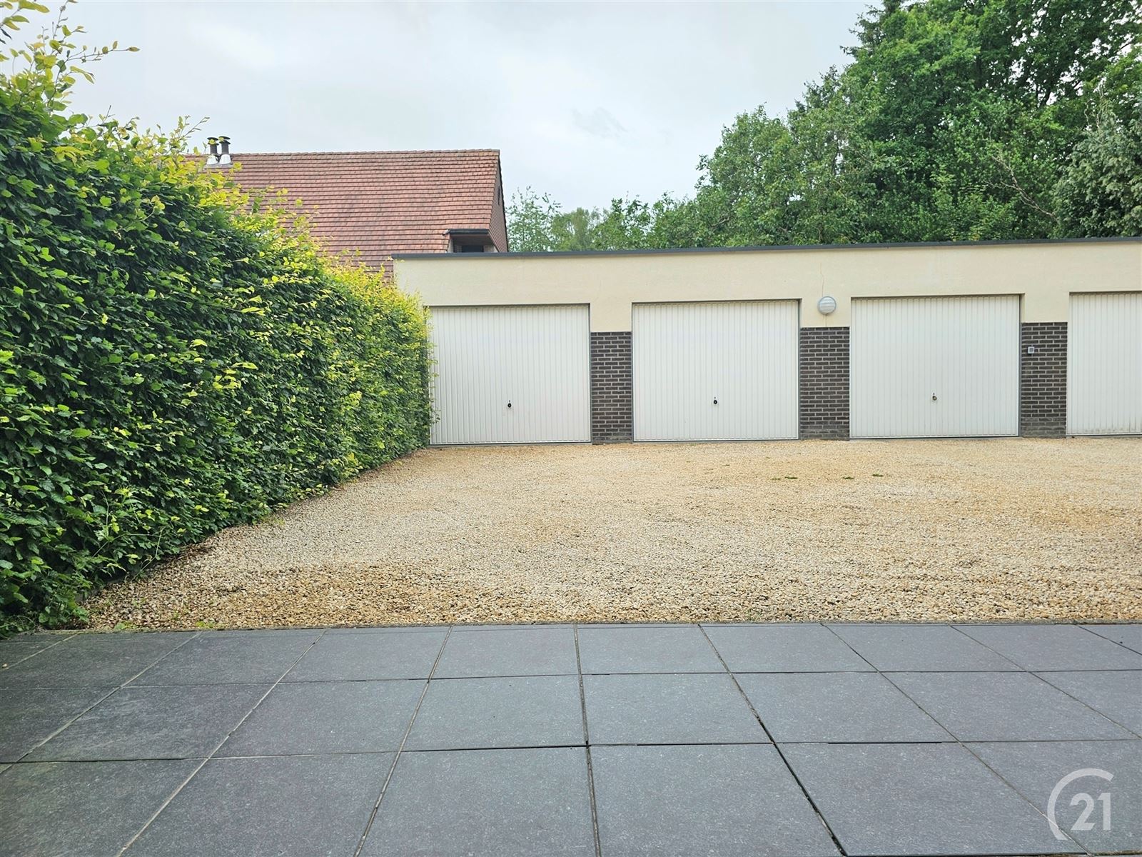 Lichtrijk gelijkvloersappartement met terras en garagebox foto 14