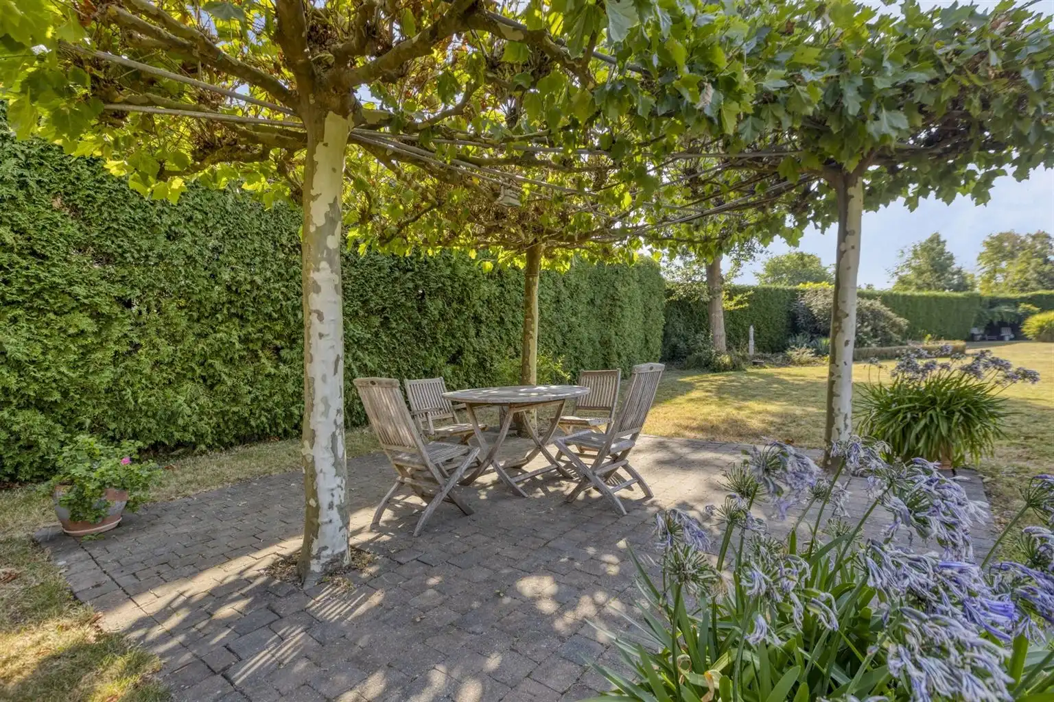 Karaktervolle, vrijstaande woning met 4 slaapkamers, veranda, dubbele garage, volledig onderkelderd op een perceel van 17a48ca, centraal gelegen bij het centrum. foto 33