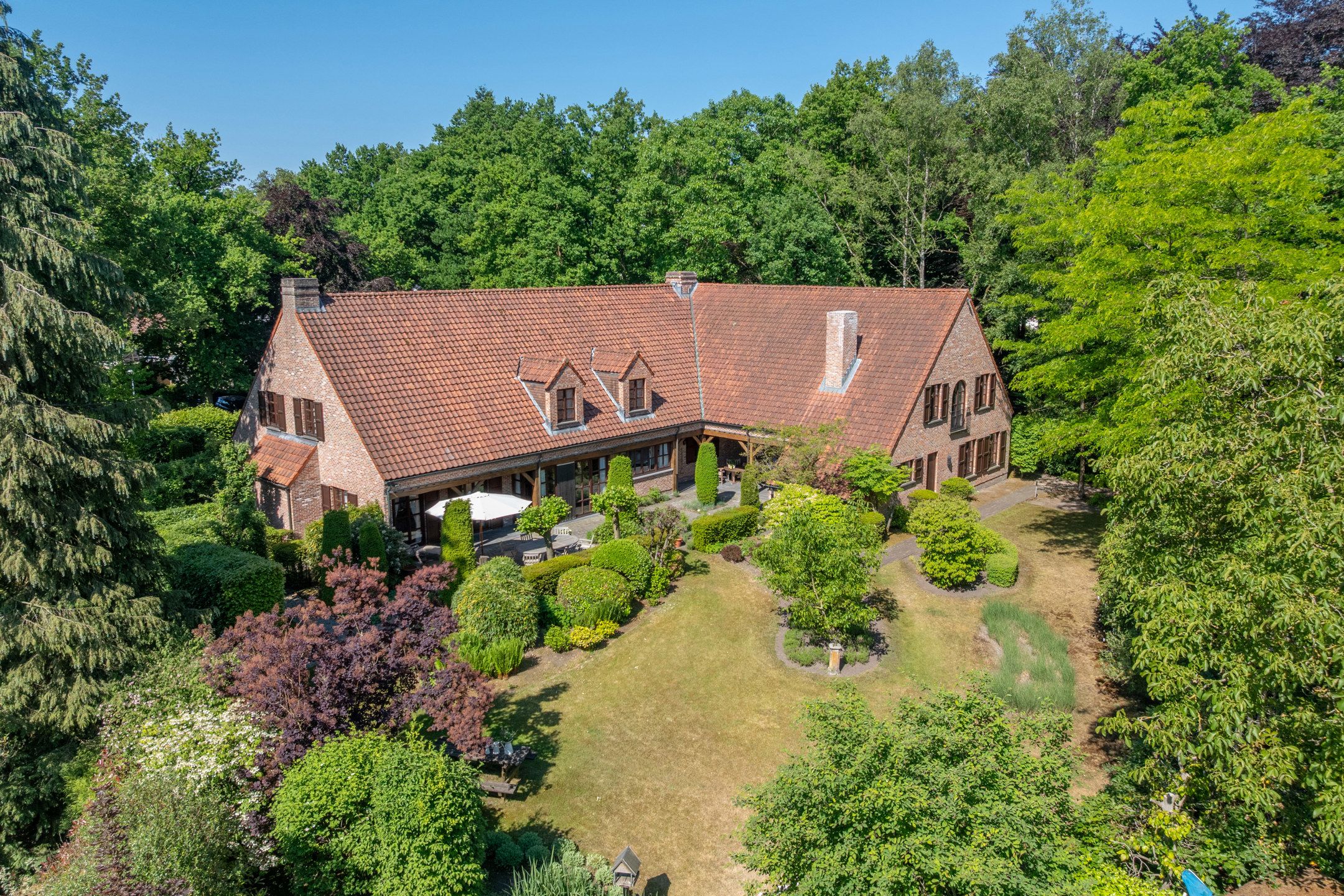 Ruime villa met 6 slpk op 2.295 m² grond met veel privacy foto 2