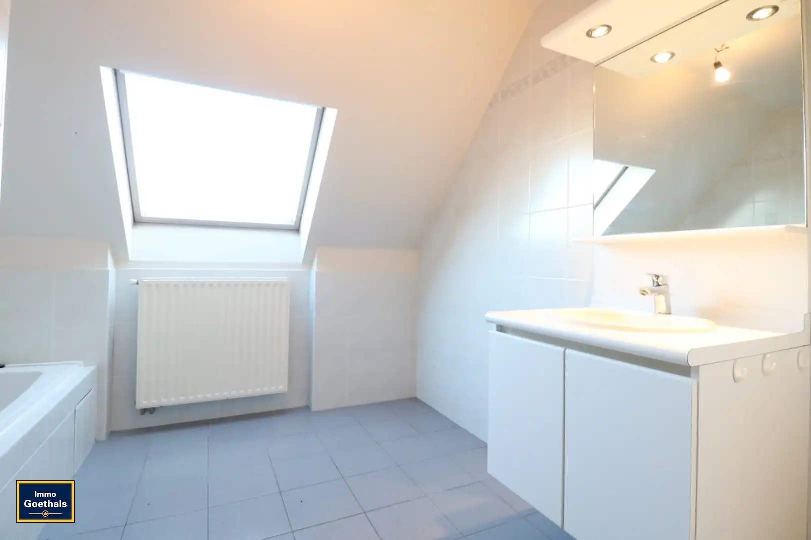 Goed onderhouden woning met tuin, terras en garage. foto 18