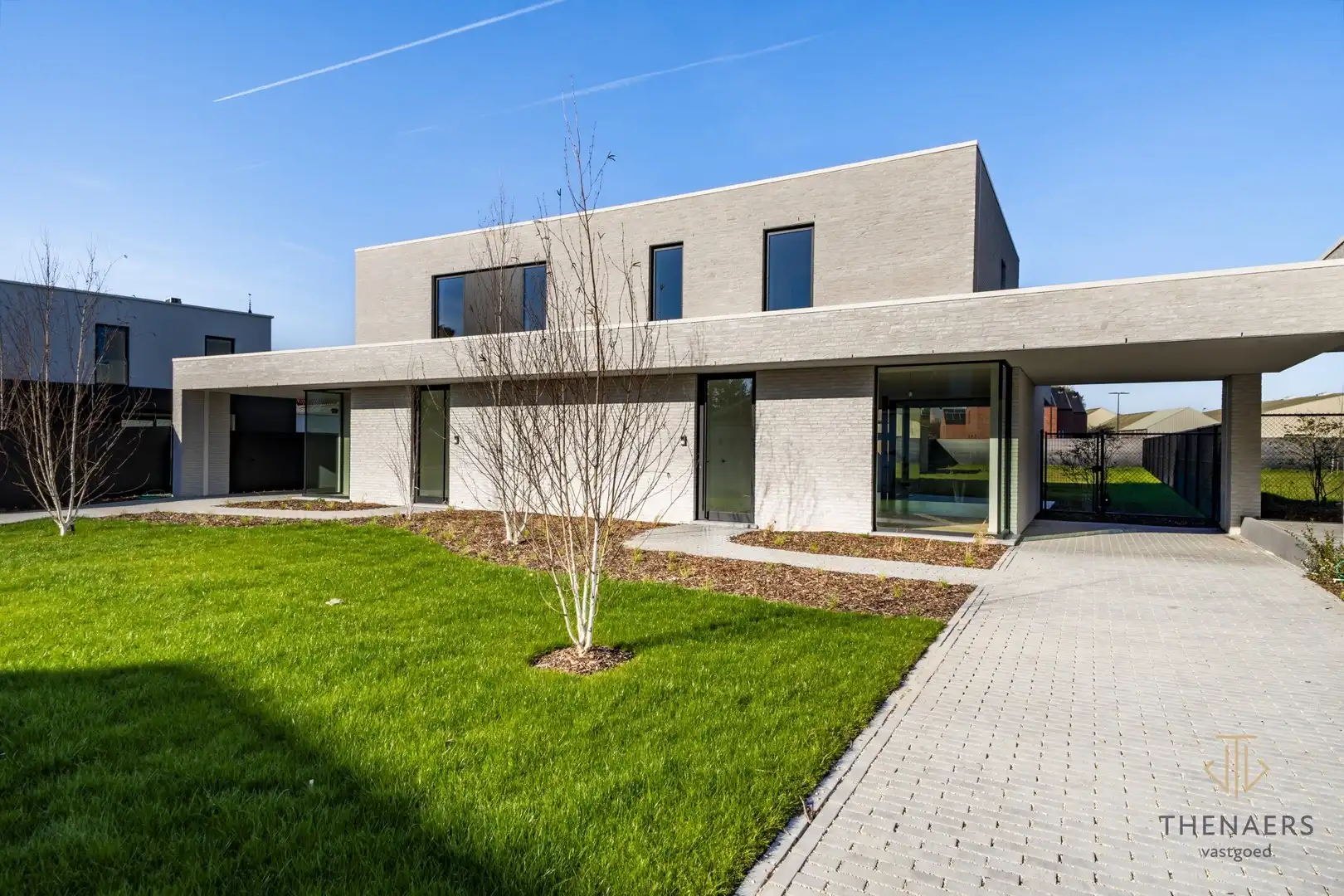 Moderne nieuwbouwwoning met hoogwaardige afwerking in Wilderen (Sint-Truiden). foto {{pictureIndex}}