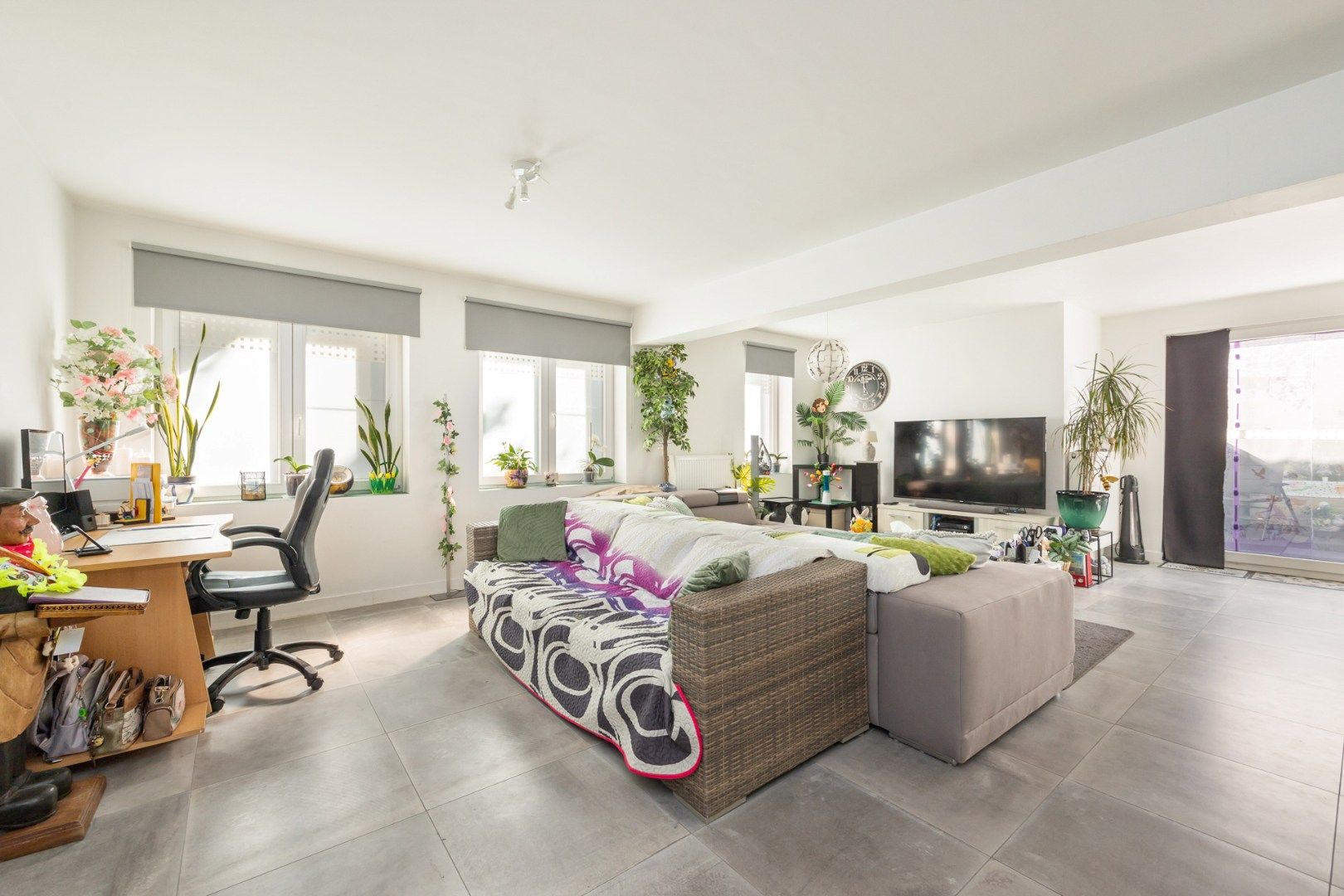 Gerenoveerd gelijkvloers appartement (149m²) met 2slpk, stadstuin en garagebox! foto {{pictureIndex}}