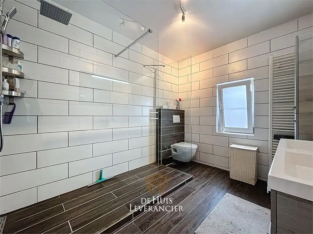 Instapklare gezinswoning (4 slpks) met garage in de Altenawijk foto 12