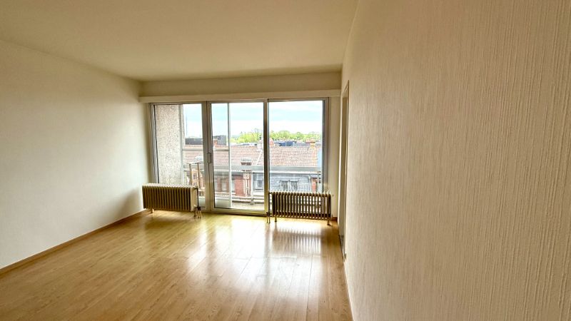 Ruim, centraal gelegen appartement met 2 slaapkamers en terras foto 3