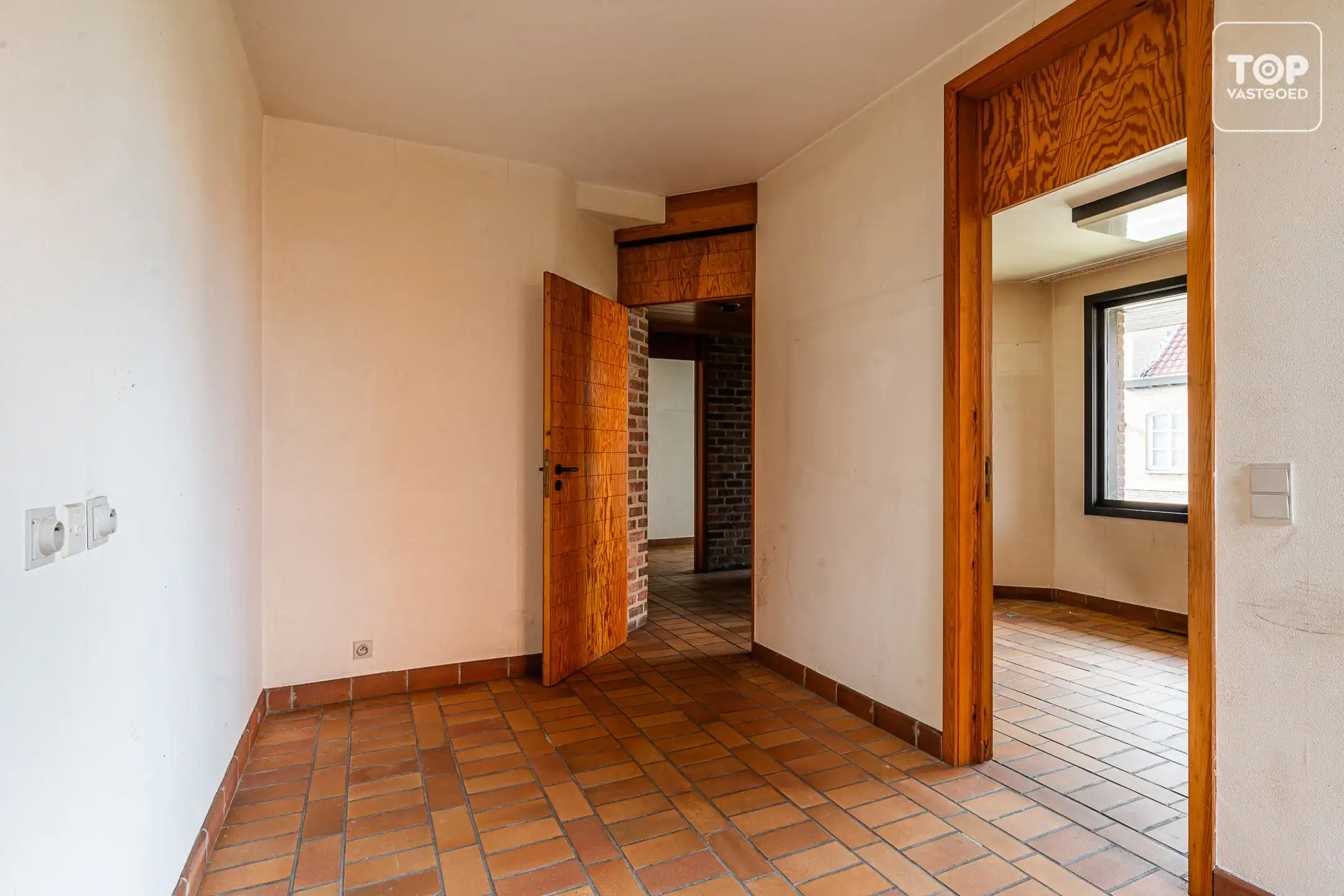 Architecturale woning met 4 slaapkamers en dubbele garage foto 4
