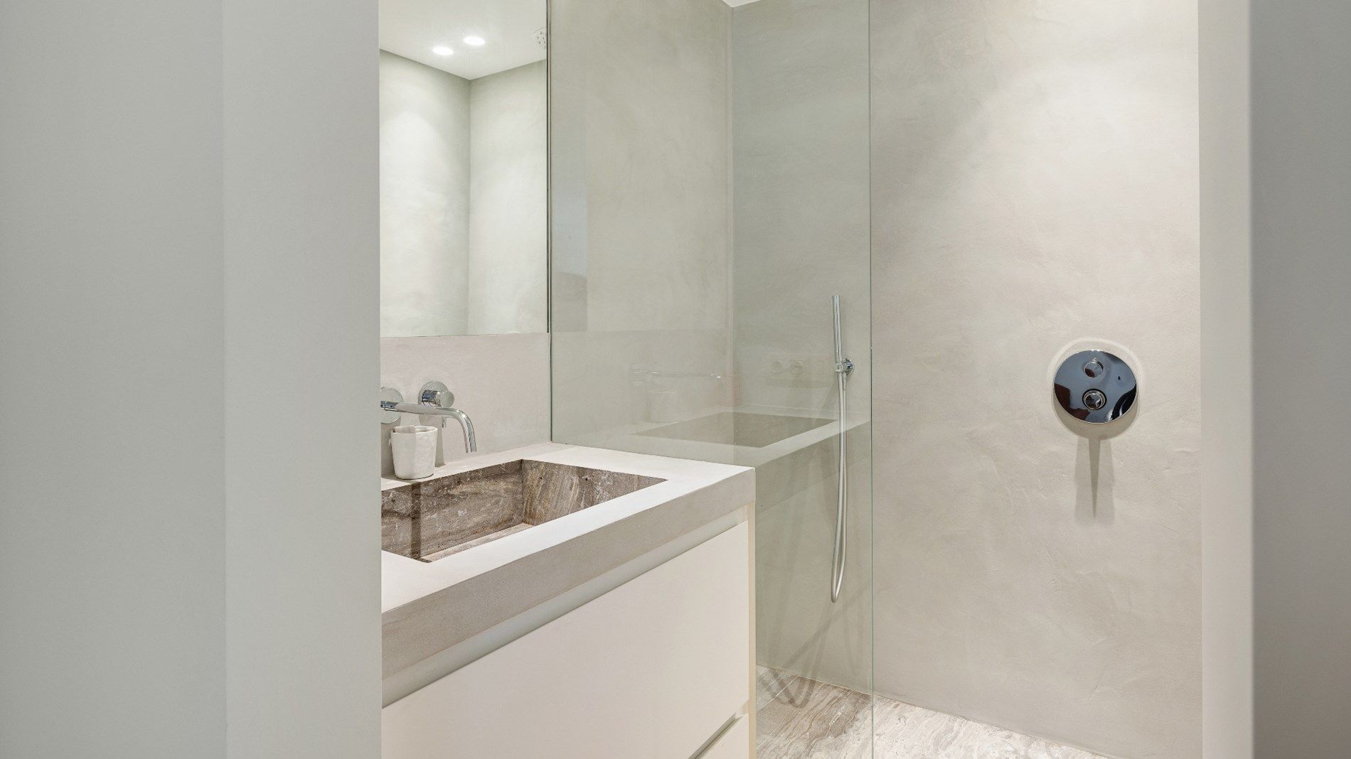 Luxueus vernieuwd appartement op de Zeedijk vlakbij het Rubensplein te Albertplage. Garage te koop foto 19