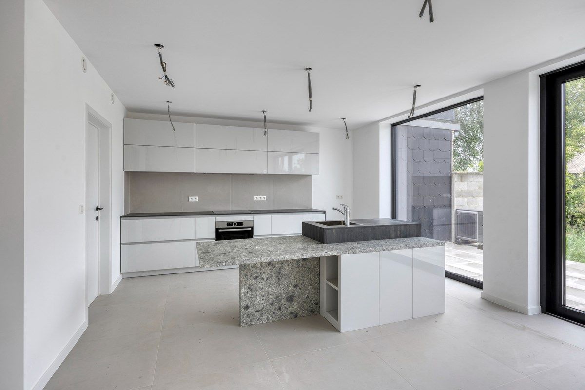 Energiezuinige, afgewerkte nieuwbouwwoning voorzien van alle comfort foto {{pictureIndex}}