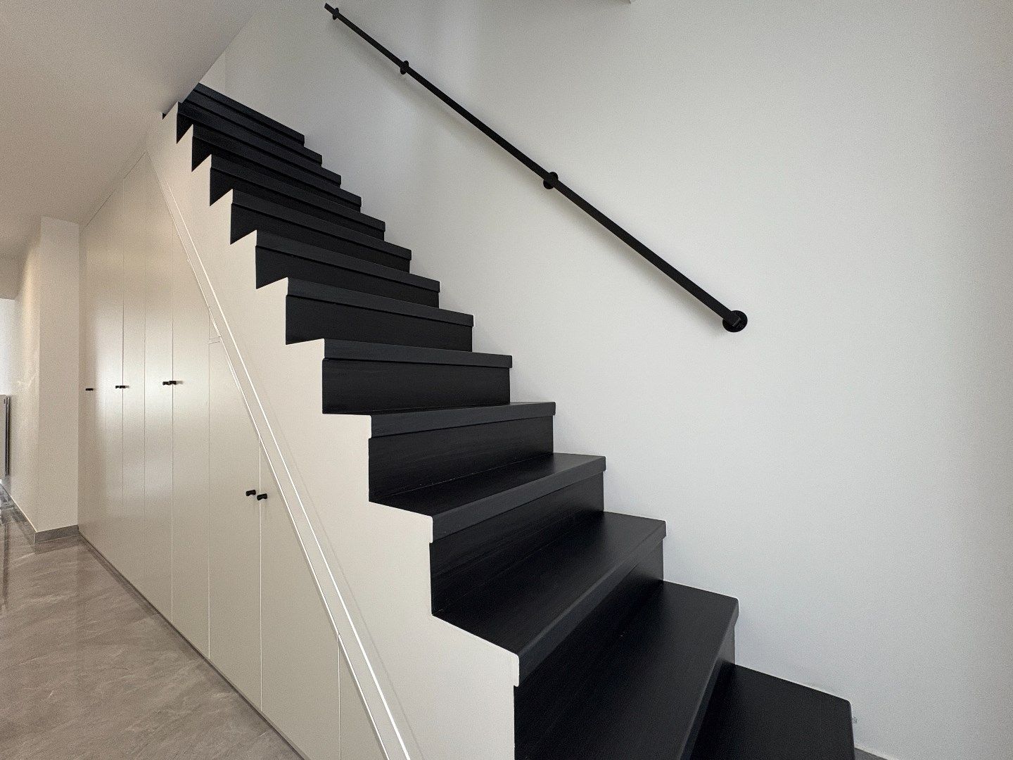 Compleet gerenoveerde woning met uitweg, 2 badks, ¾ slks en tuin. foto 7
