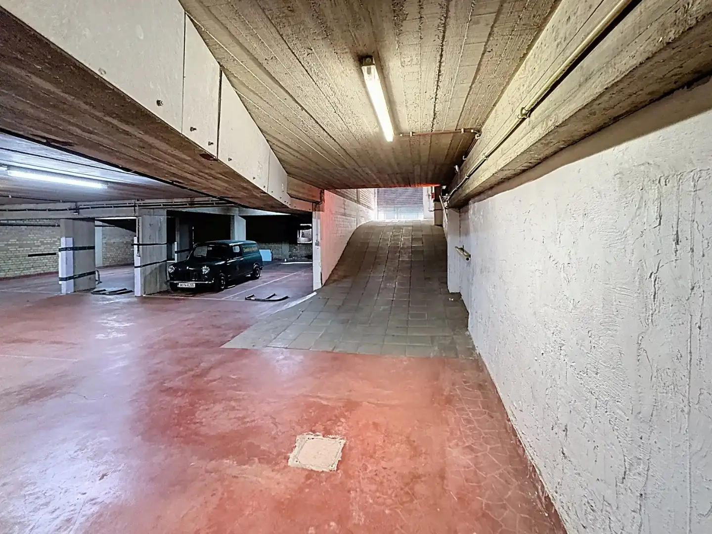 Centraal gelegen autostandplaats foto 3