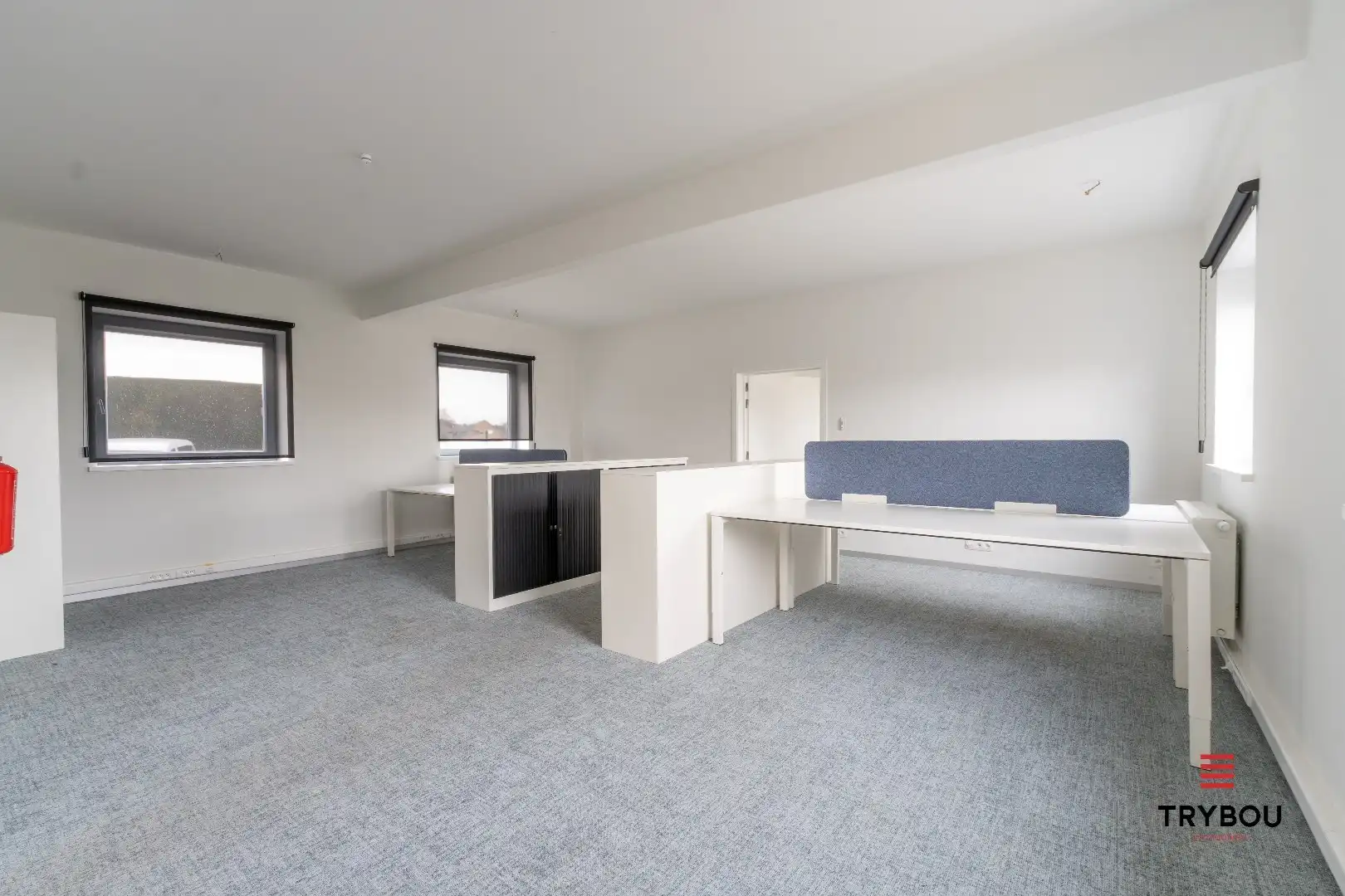 Groot kantoorgebouw op toplocatie te Ieper foto 11