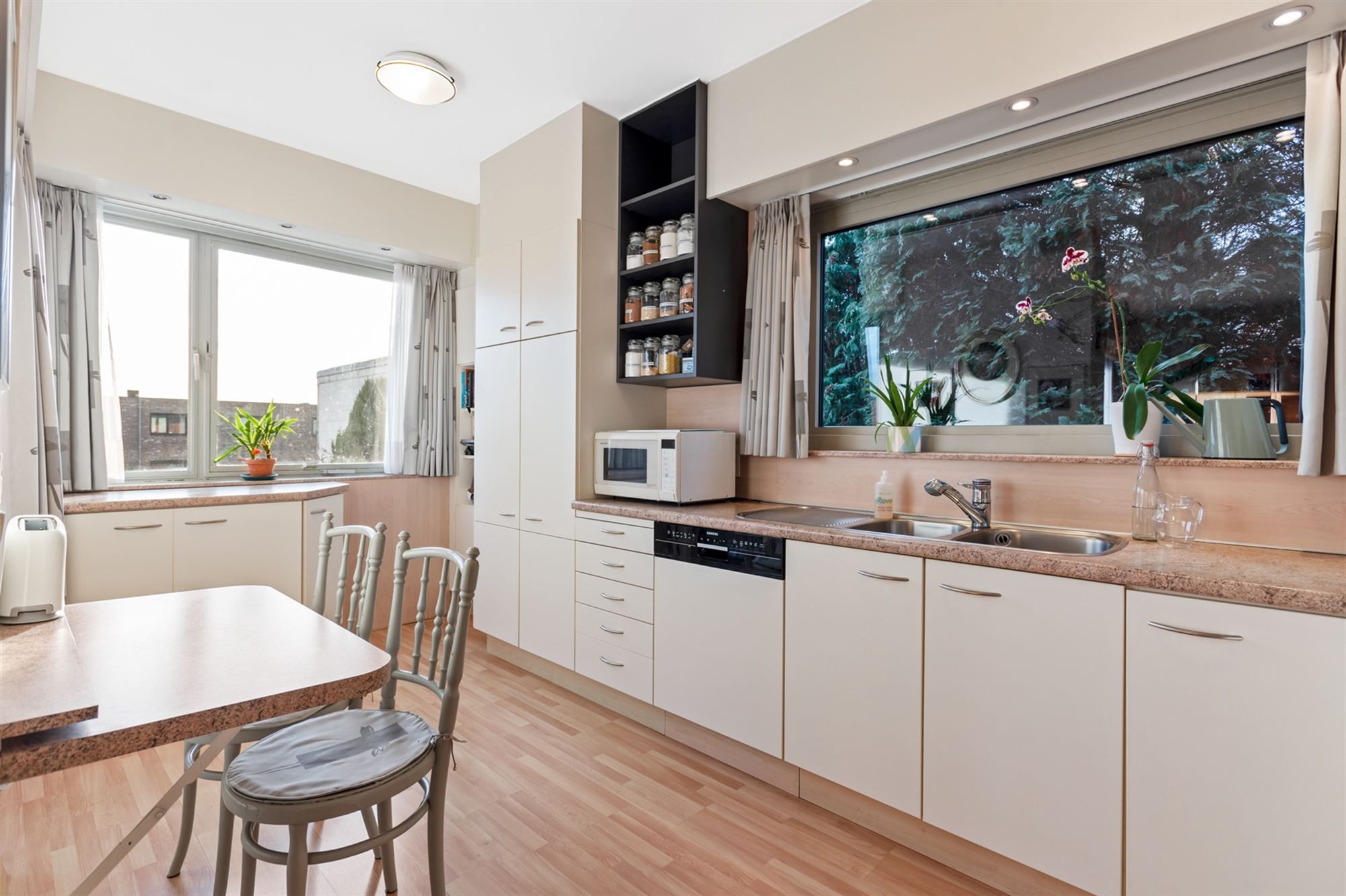 Bel-etage woning met 3 slaapkamers en tuinpoort aan straatkant. foto 10