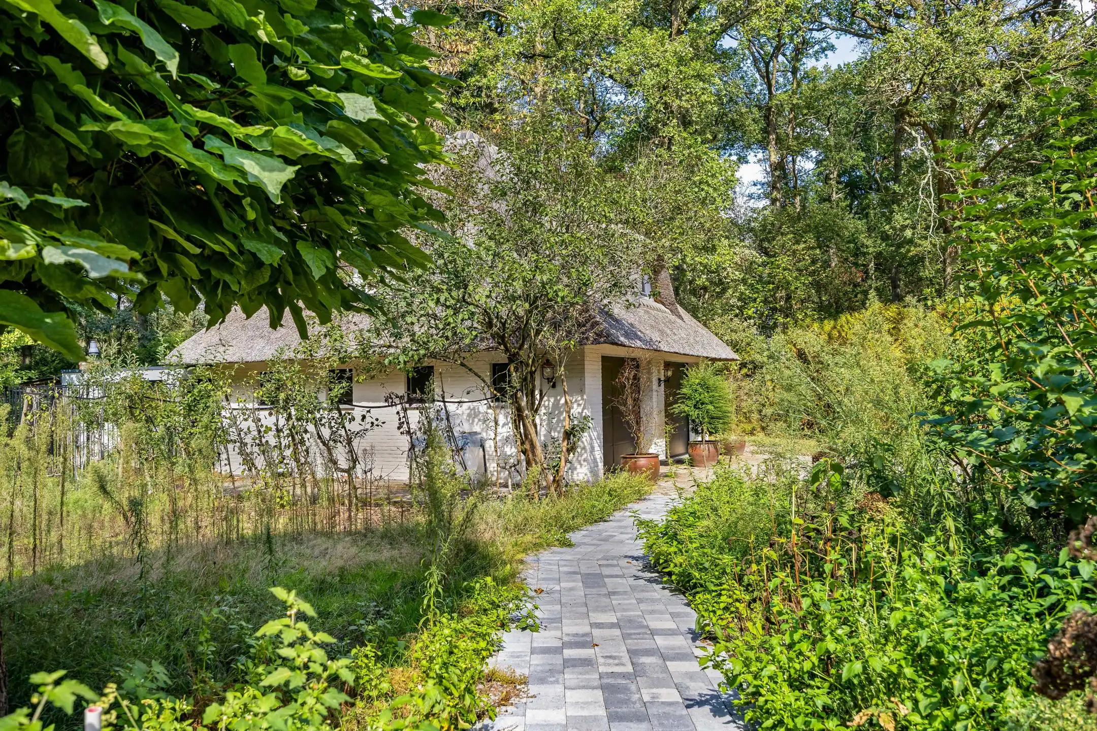 Karaktervolle villa op ca. 1 hectare groen foto 22