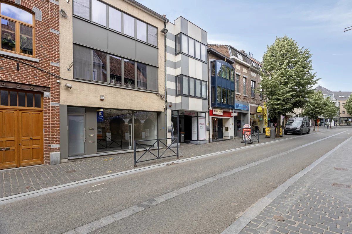WINKELRUIMTE/KANTOORRUIMTE (MET OPTIE WOONST) VAN 223M2 IN CENTRUM BILZEN foto 2