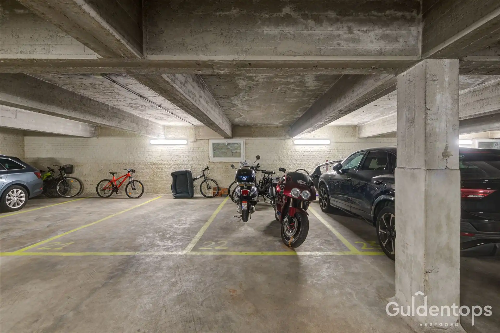 Ruim en lichtrijk 1 slker appartement met terras en parking foto 15