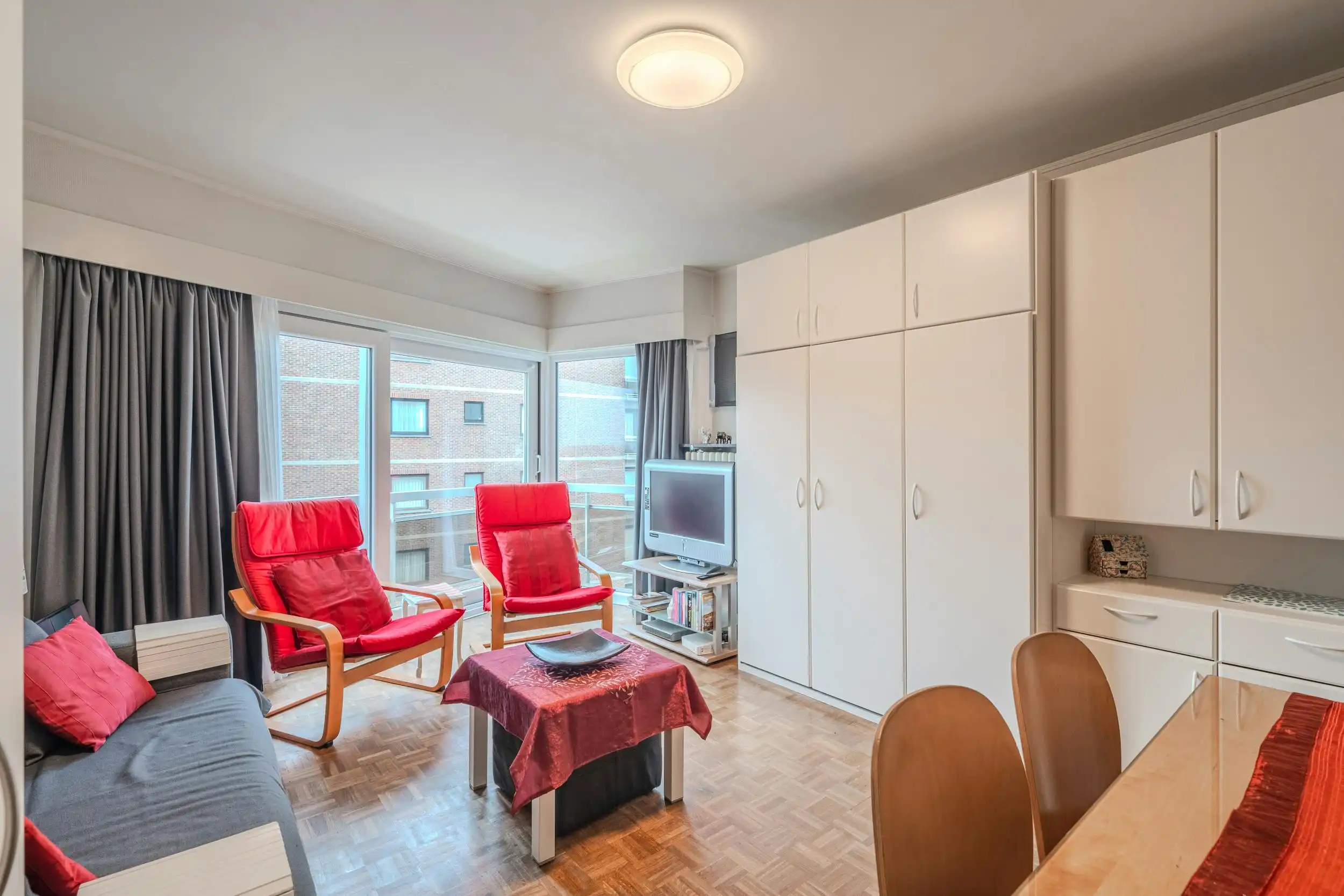 Studio met aparte slaapruimte en zijdelings zeezicht! foto 2