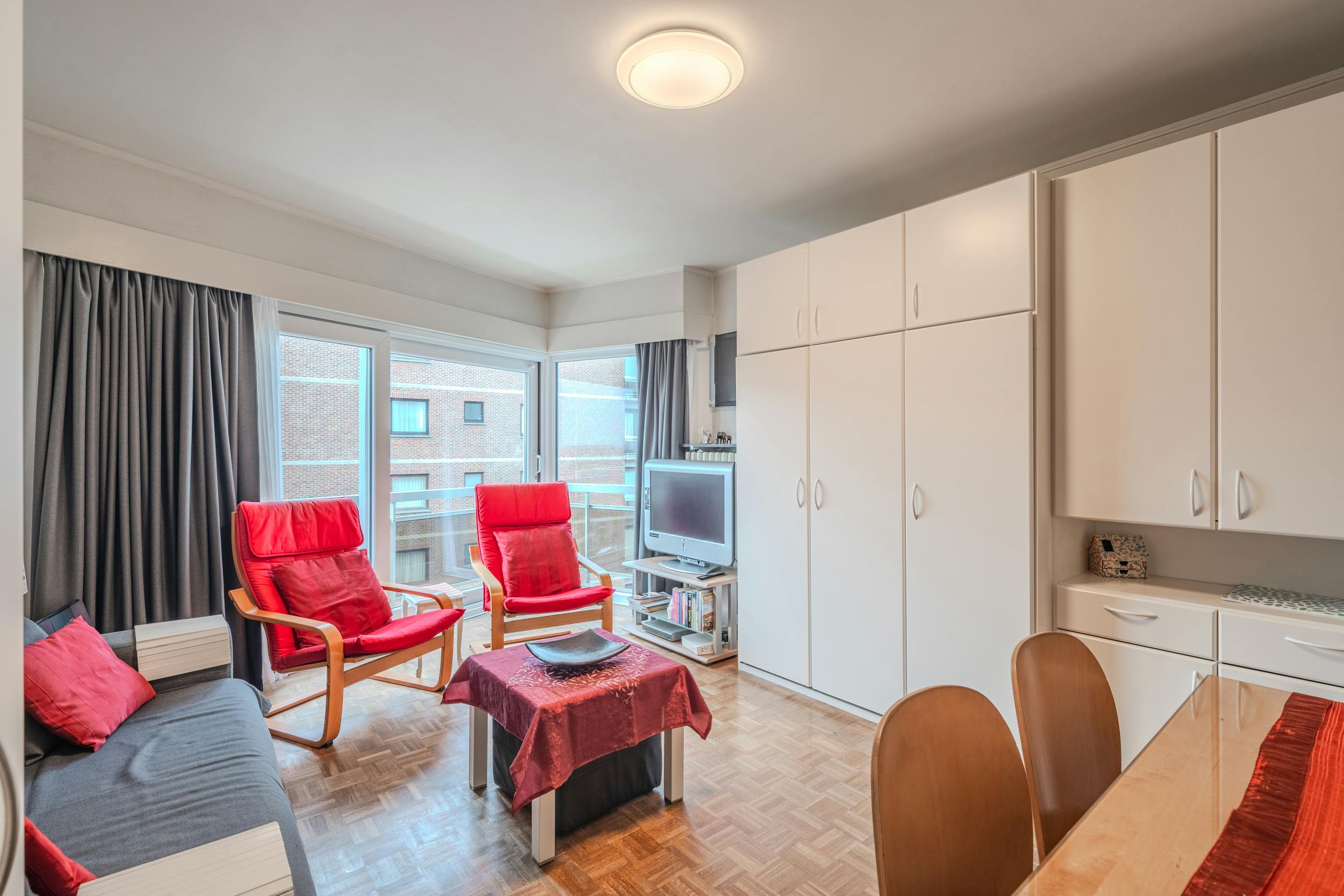 Studio met aparte slaapruimte en zijdelings zeezicht! foto 2