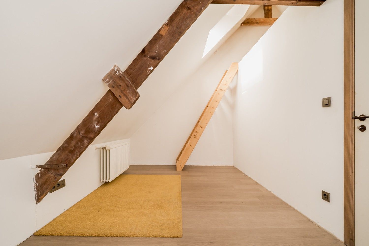 Landelijke woning met ruime opslagplaats op volwassen stuk grond foto 23