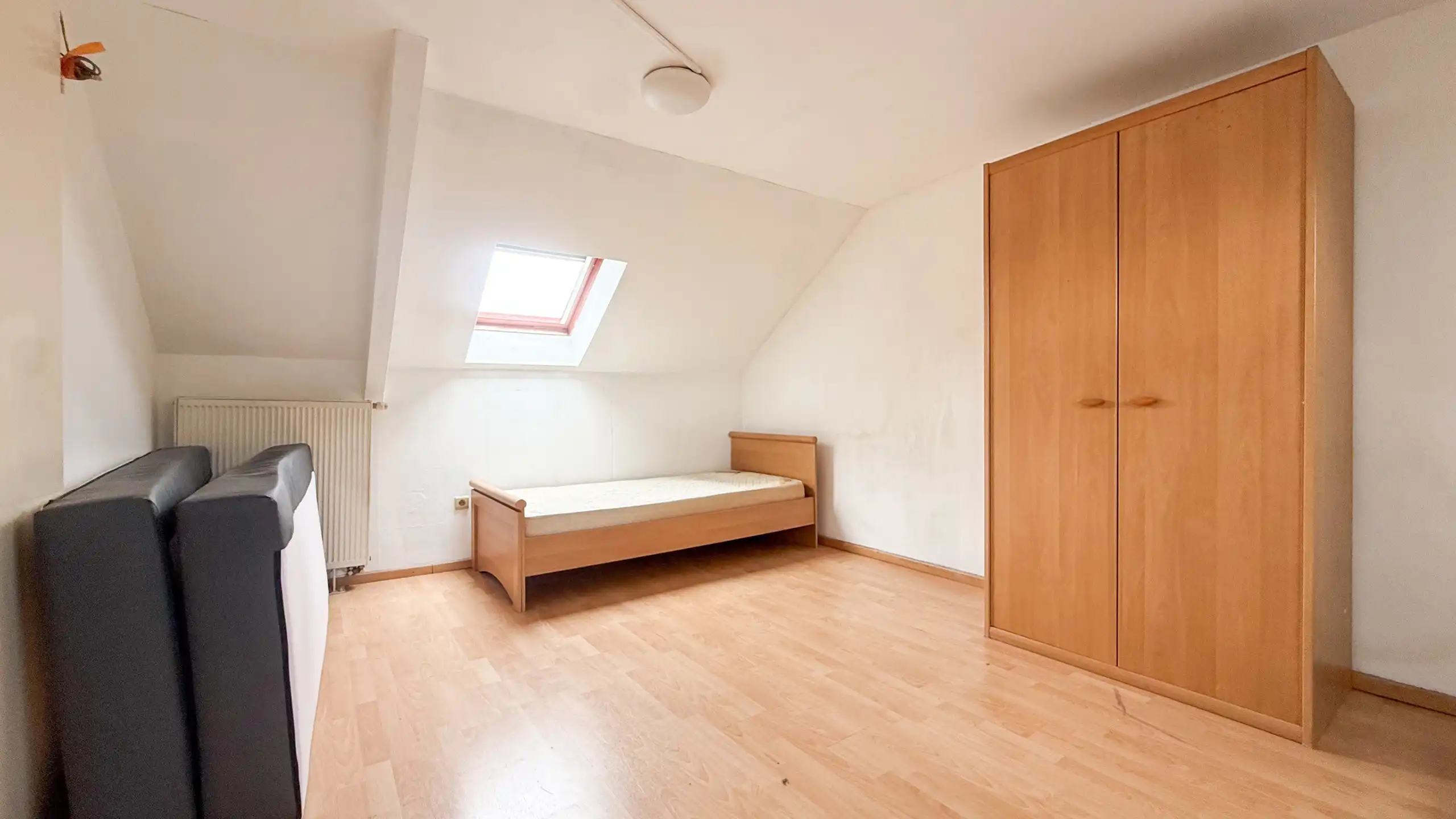 Halfopen woning met tuin, garage en 3 slaapkamers foto 27