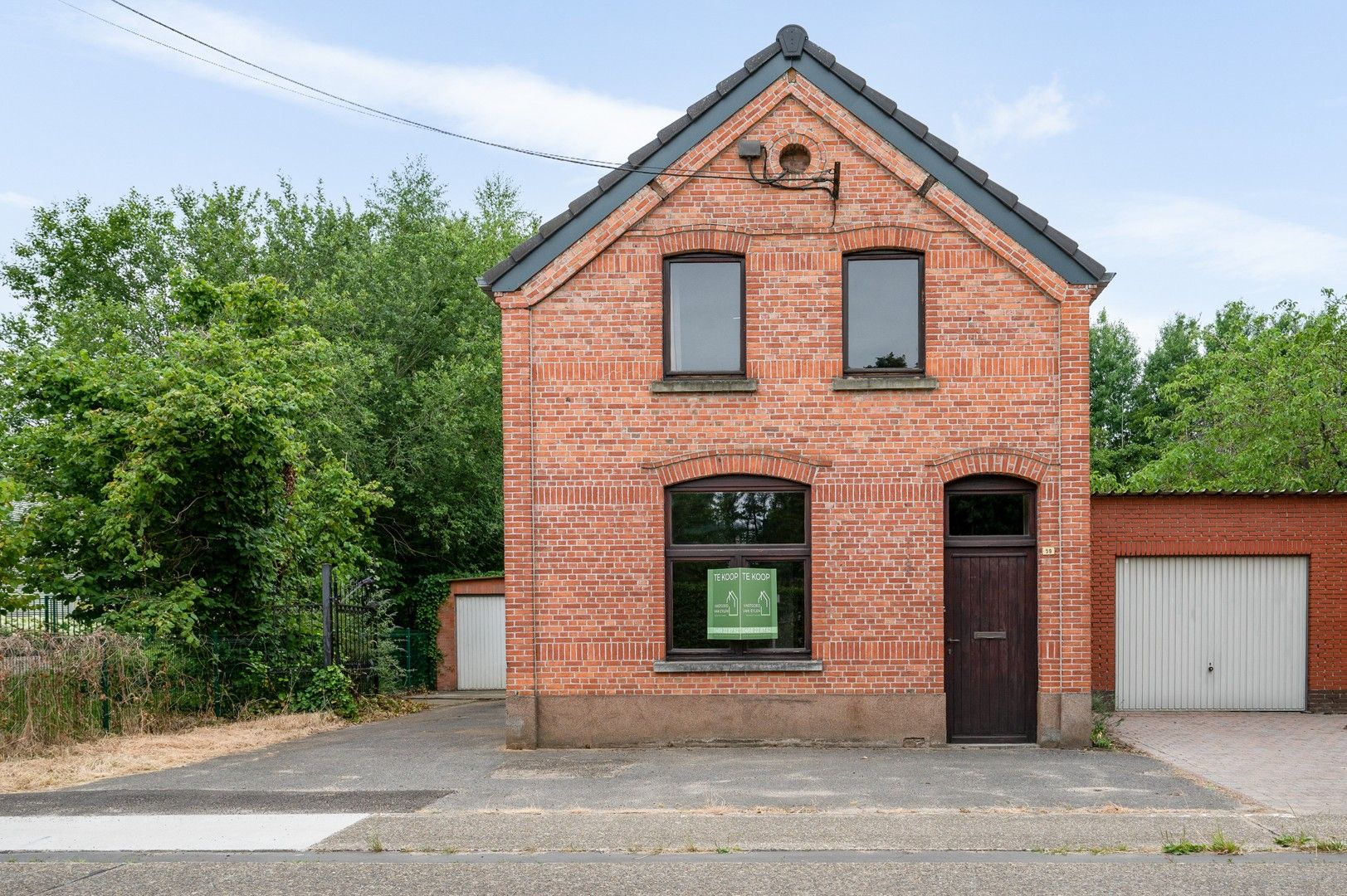 Te renoveren woning met tuin en garage in Wolfsdonk! foto {{pictureIndex}}