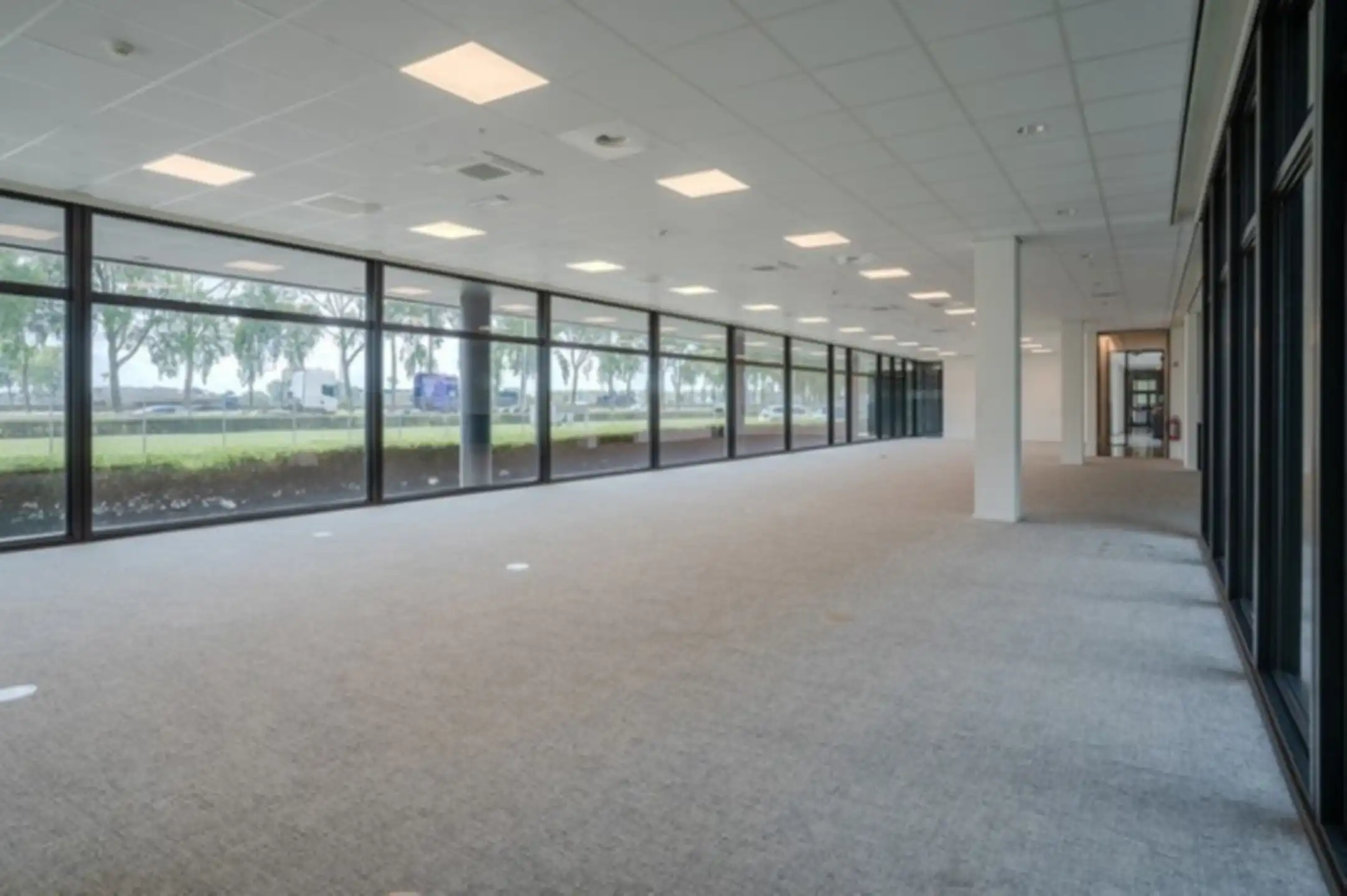Modern Kantoor 633m²  te huur op de gelijkvloerse rechts foto 4