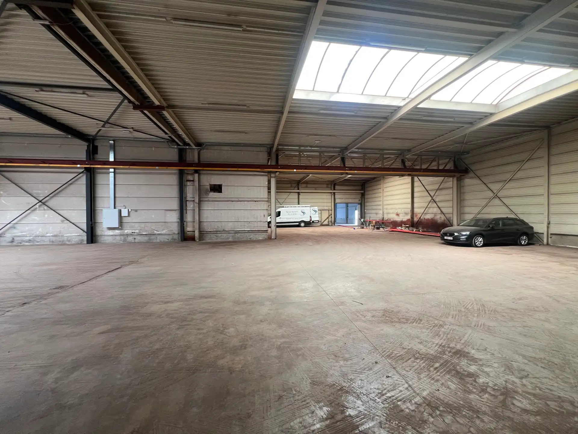 Bedrijfsgebouw op toplocatie in Houthalen, direct aan de E314 foto 9