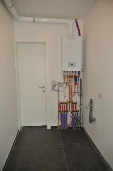 Volledig gerenoveerde woning met 3 slaapkamers en ruime privé-tuin. foto 11