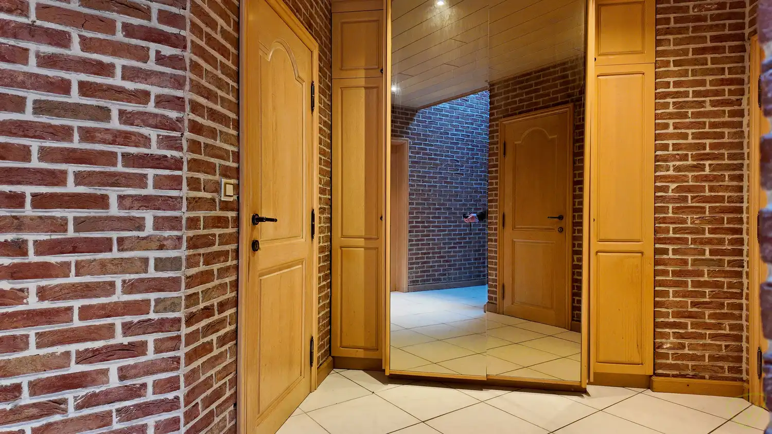 Ruime alleenstaande woning in fermettestijl op landelijke ligging te Zomergem! foto 2