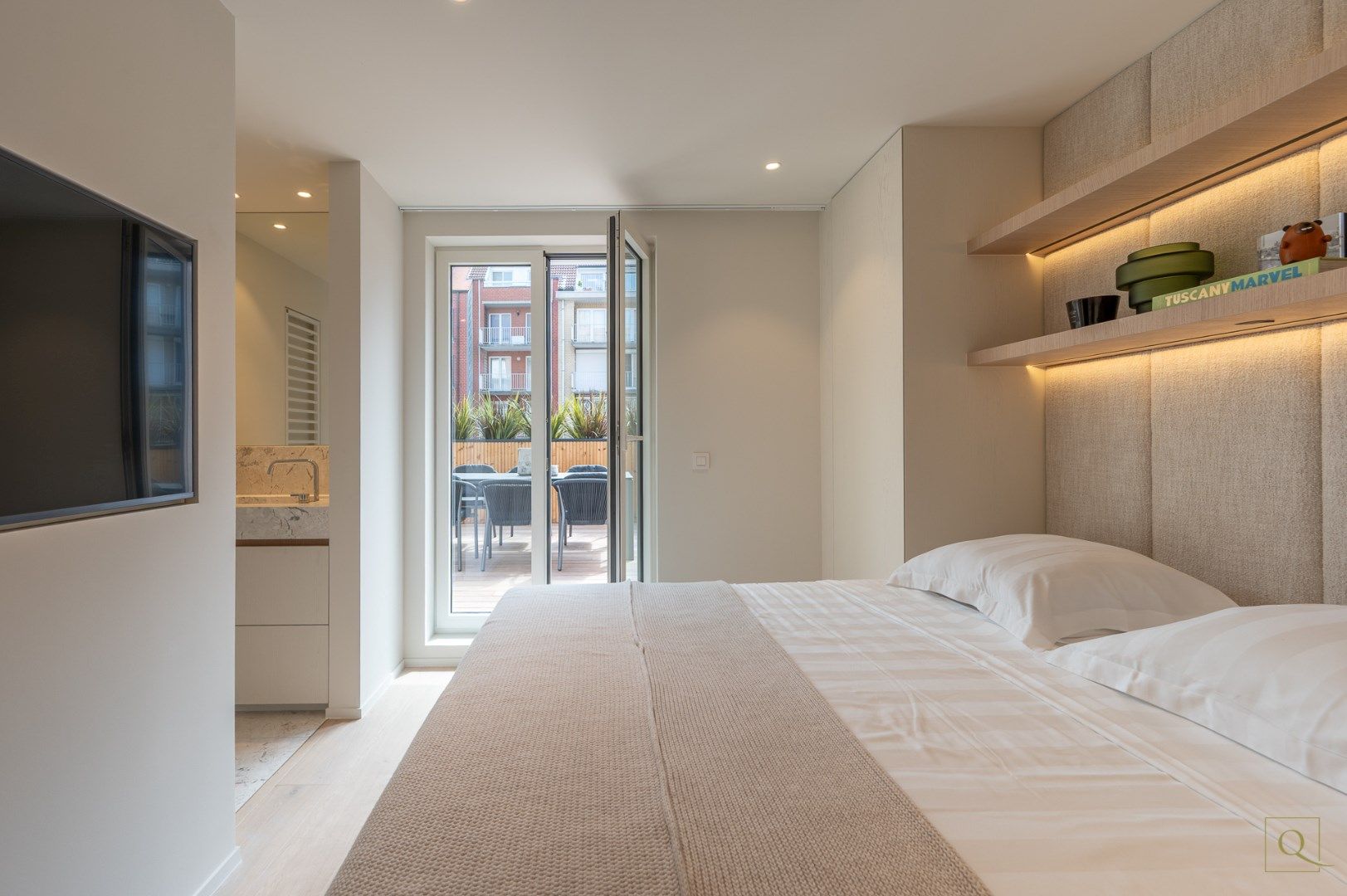 Luxueus afgewerkt appartement gelegen vlakbij het strand. Aankoop gelijkvloerse parking mogelijk. foto 18