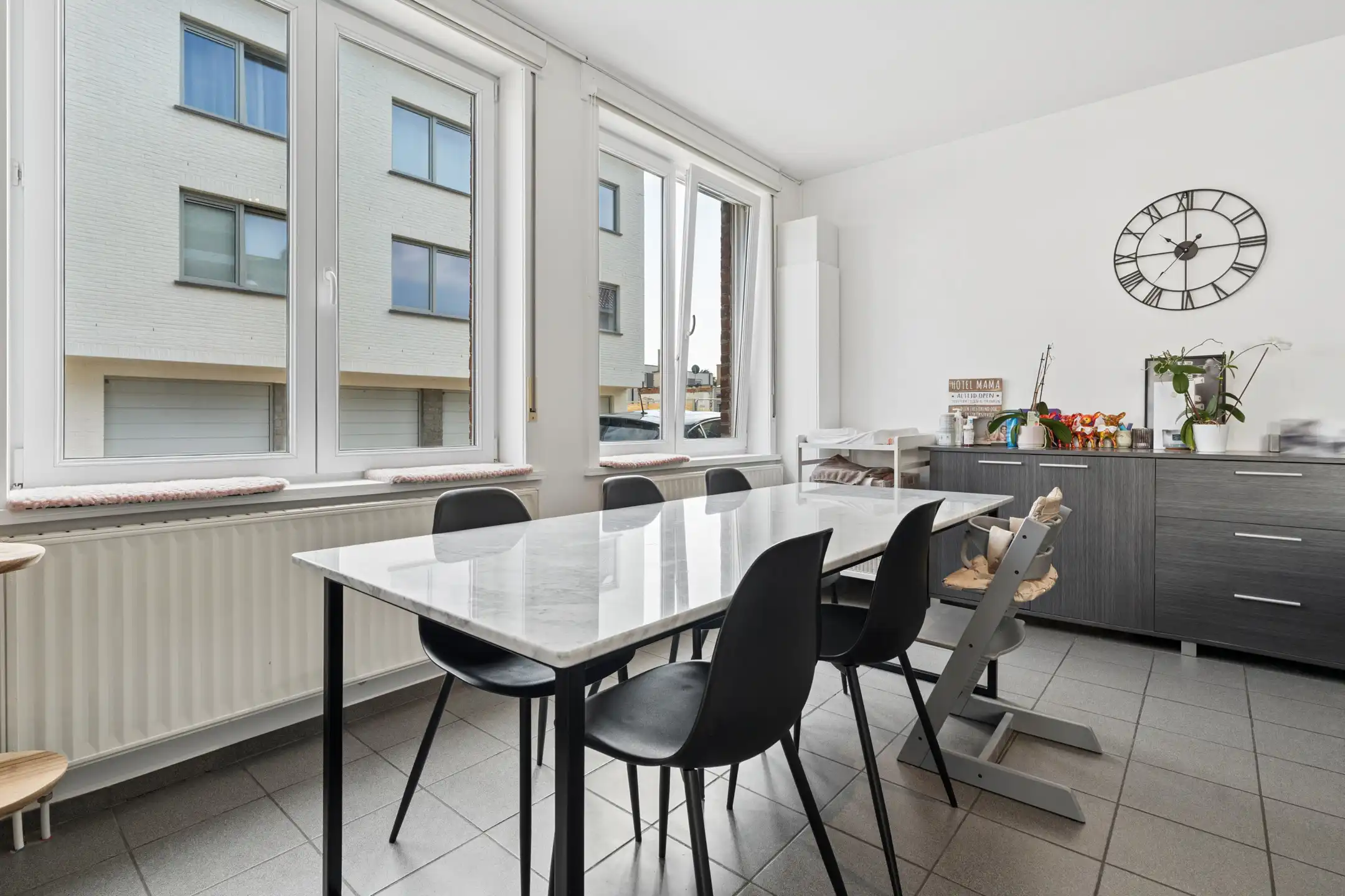 Gezinswoning met 4 slaapkamers en aanpalend magazijn foto 5