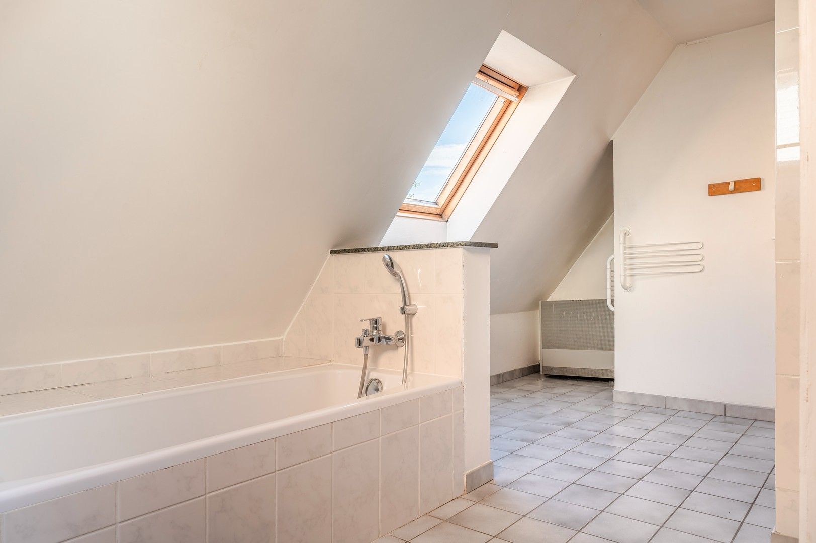 Ruime te renoveren woning met tuin in Kruibeke foto 12