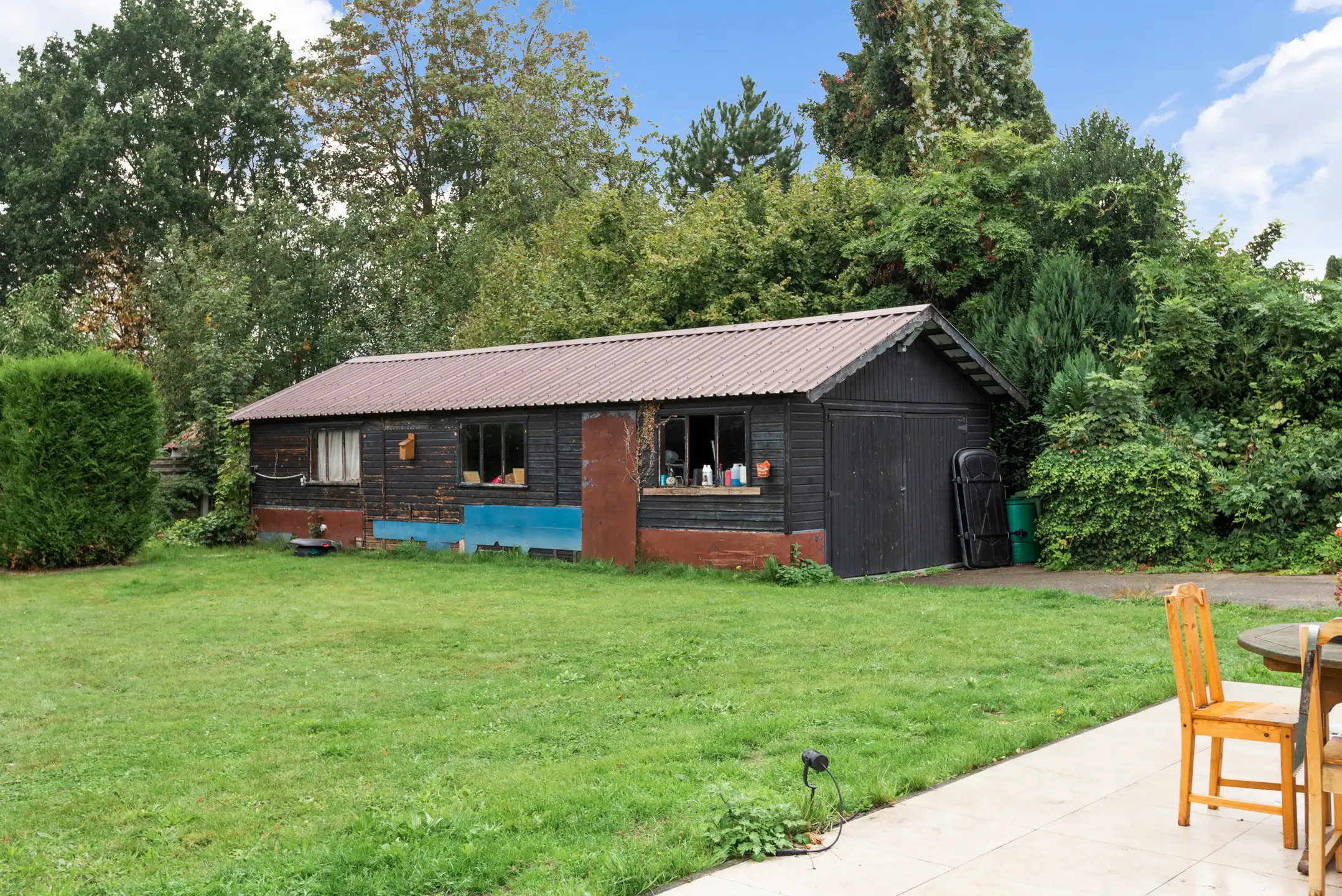 Moderne, instapklare Bungalow met 4 slpk. en 2 badk. en bijgebouw op 12 are 30 ca foto 25