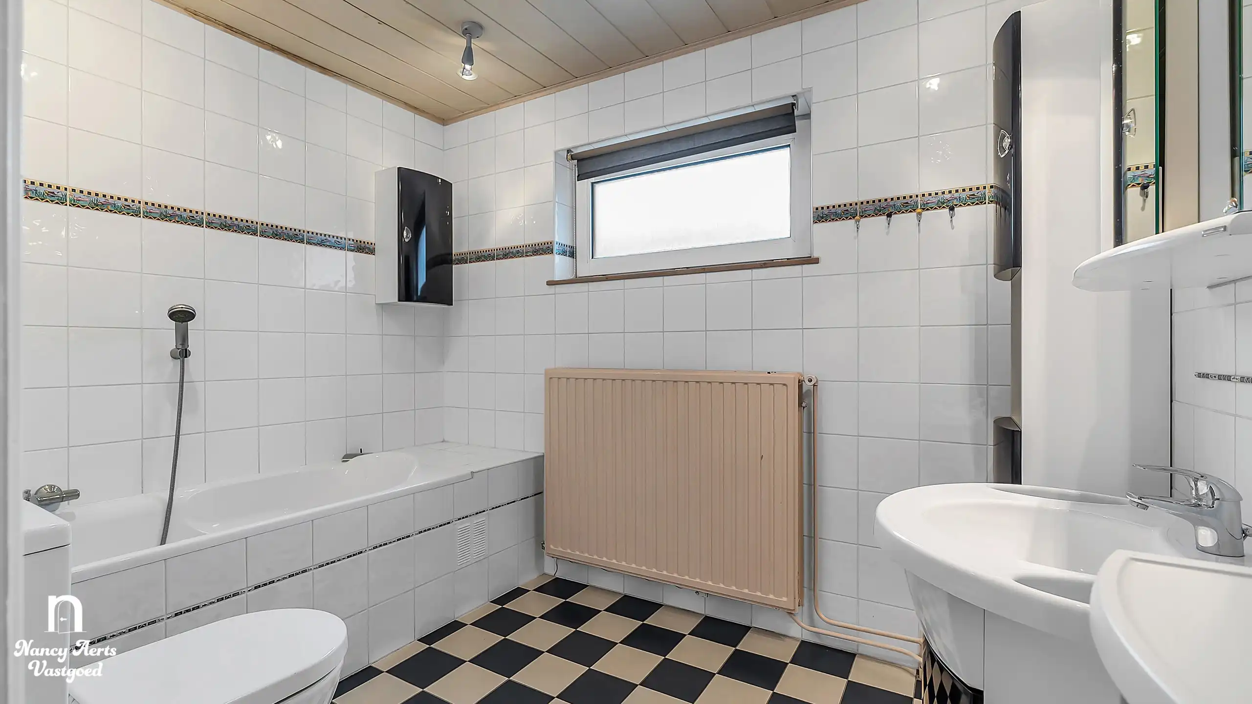 Halfopen gezinswoning met 3 slaapkamers en zonnige tuin foto 15