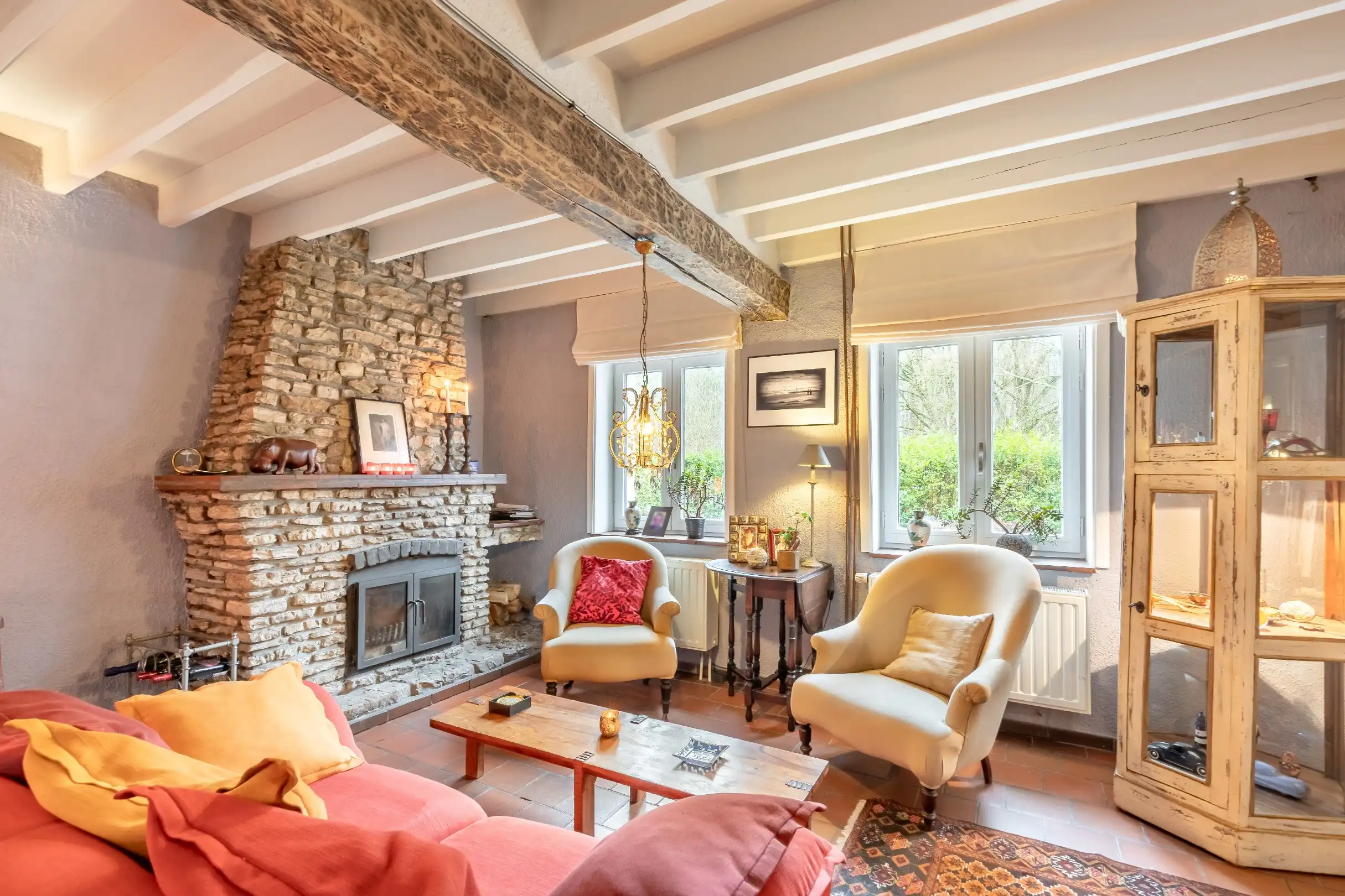 Charmante volledig bemeubelde woning met 2-slaapkamers foto 2