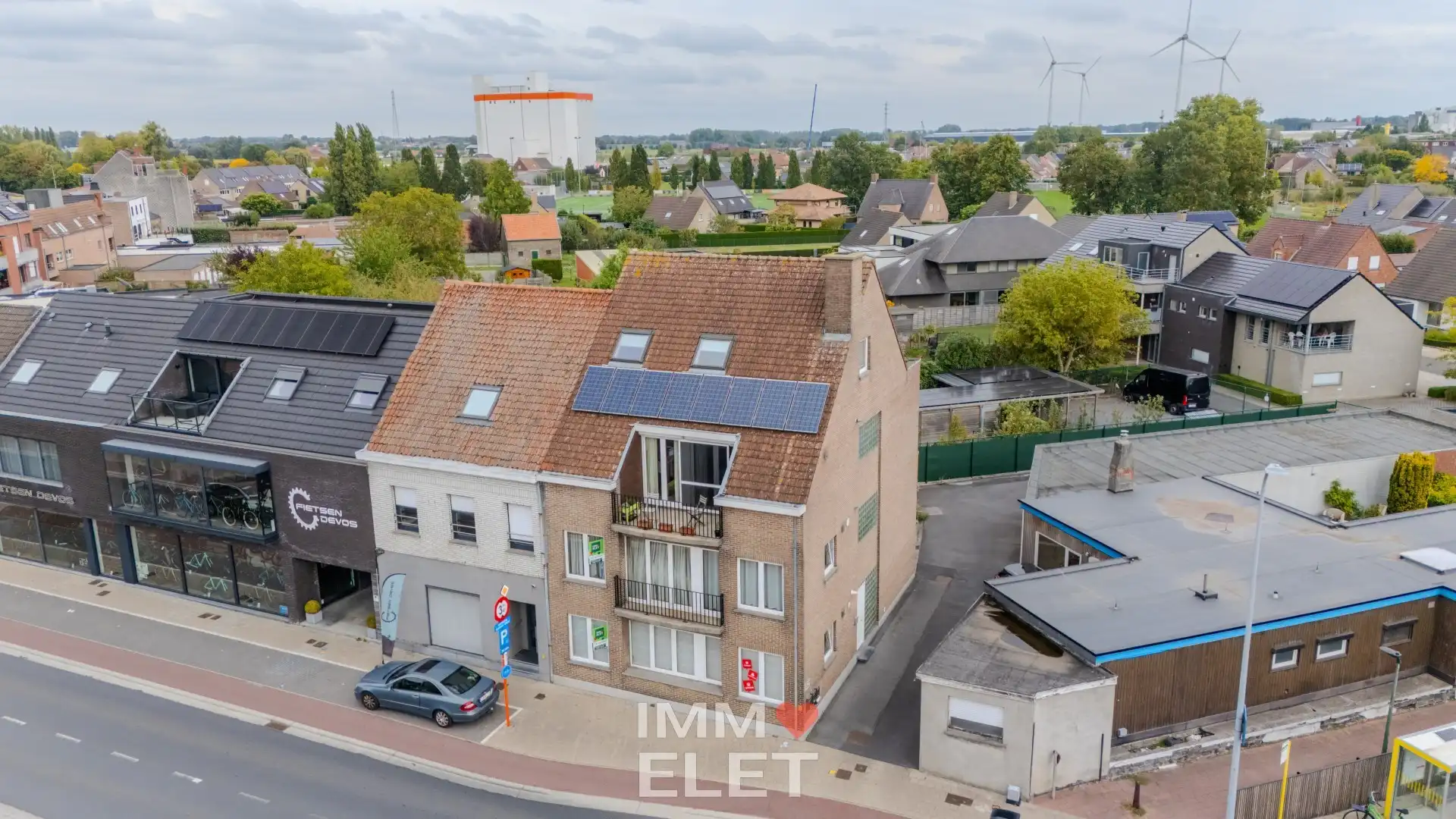 APPARTEMENTSGEBOUW MET GARAGES foto {{pictureIndex}}