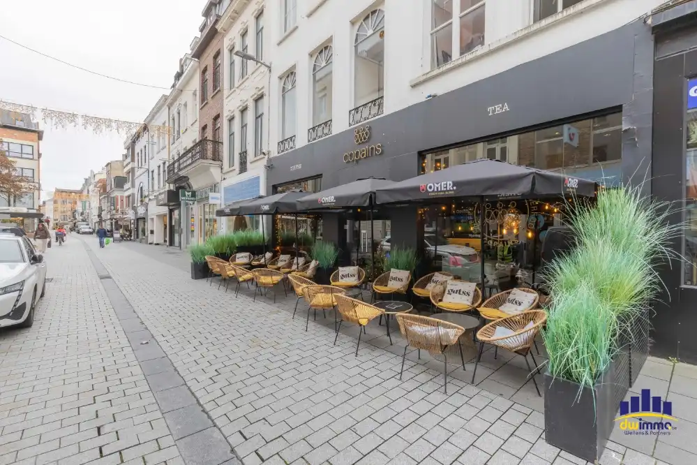 Instapklare lounge-, tapas- en koffiebar over te nemen in centrum Kortrijk foto 2