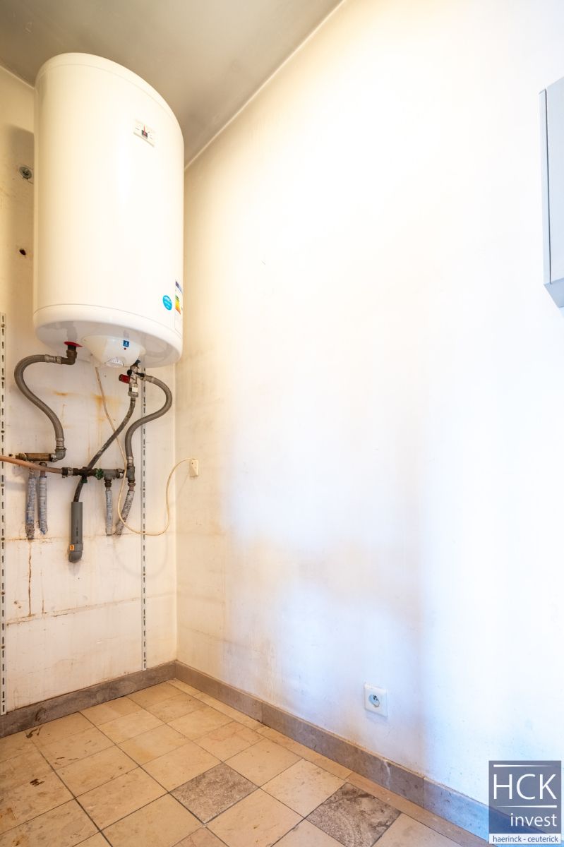 DEINZE - Luxueus afgewerkt APP. met 2 SLPK. én garagebox op toplocatie foto 10