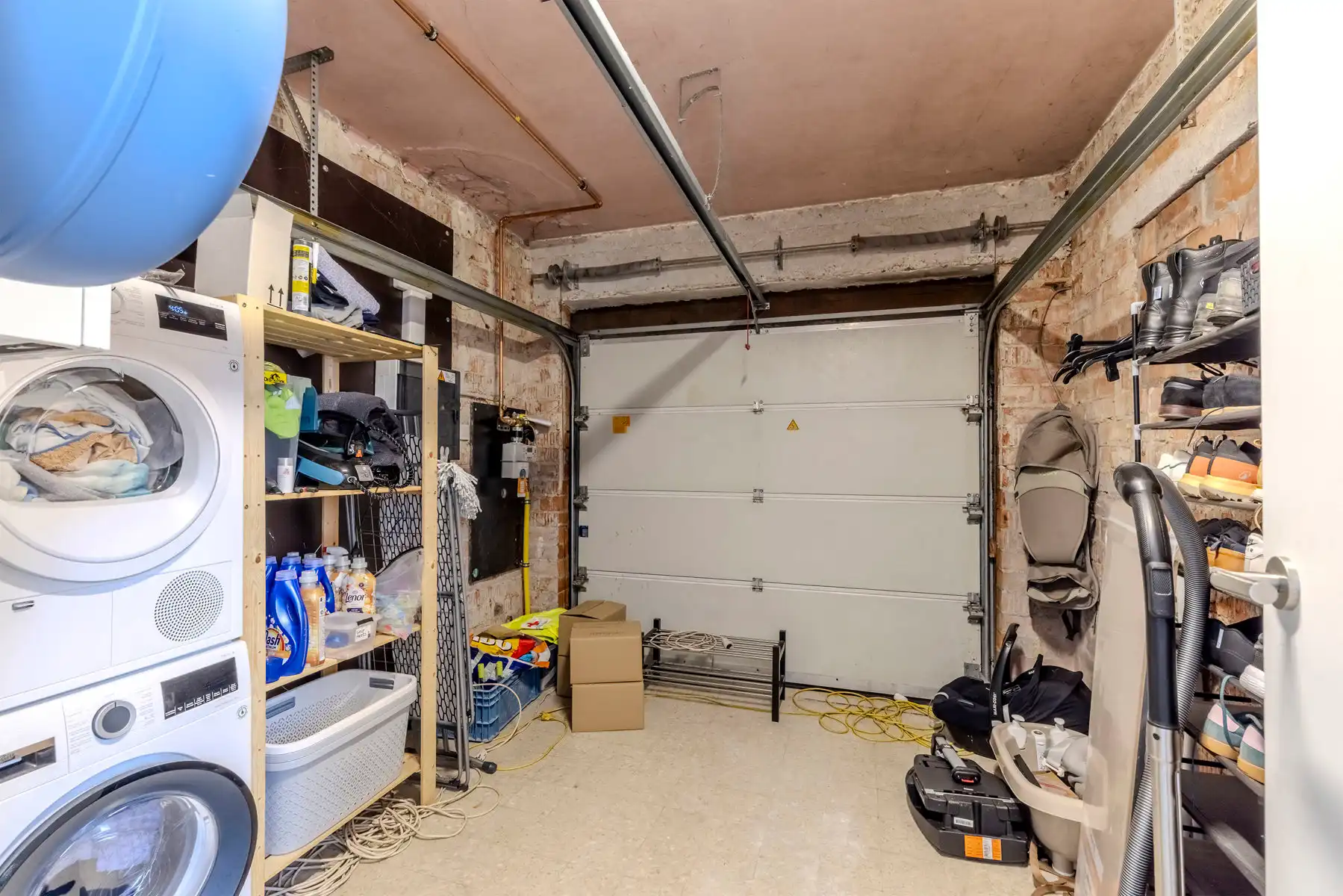 Deels gerenoveerde woning met 3 slpks en tuin op 405m2 foto 12