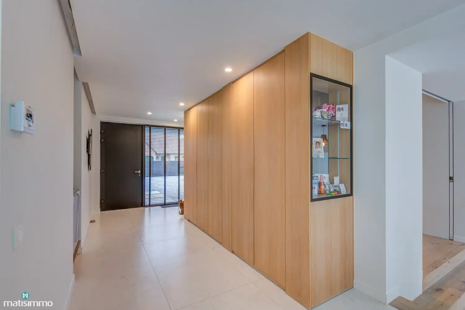 MODERNE VILLA MET INGEBOUWD ZWEMBAD, 3 SLAAPKAMERS EN PRAKTIJKGEDEELTE IN RUSTIGE OMGEVING TE WELLEN foto 4