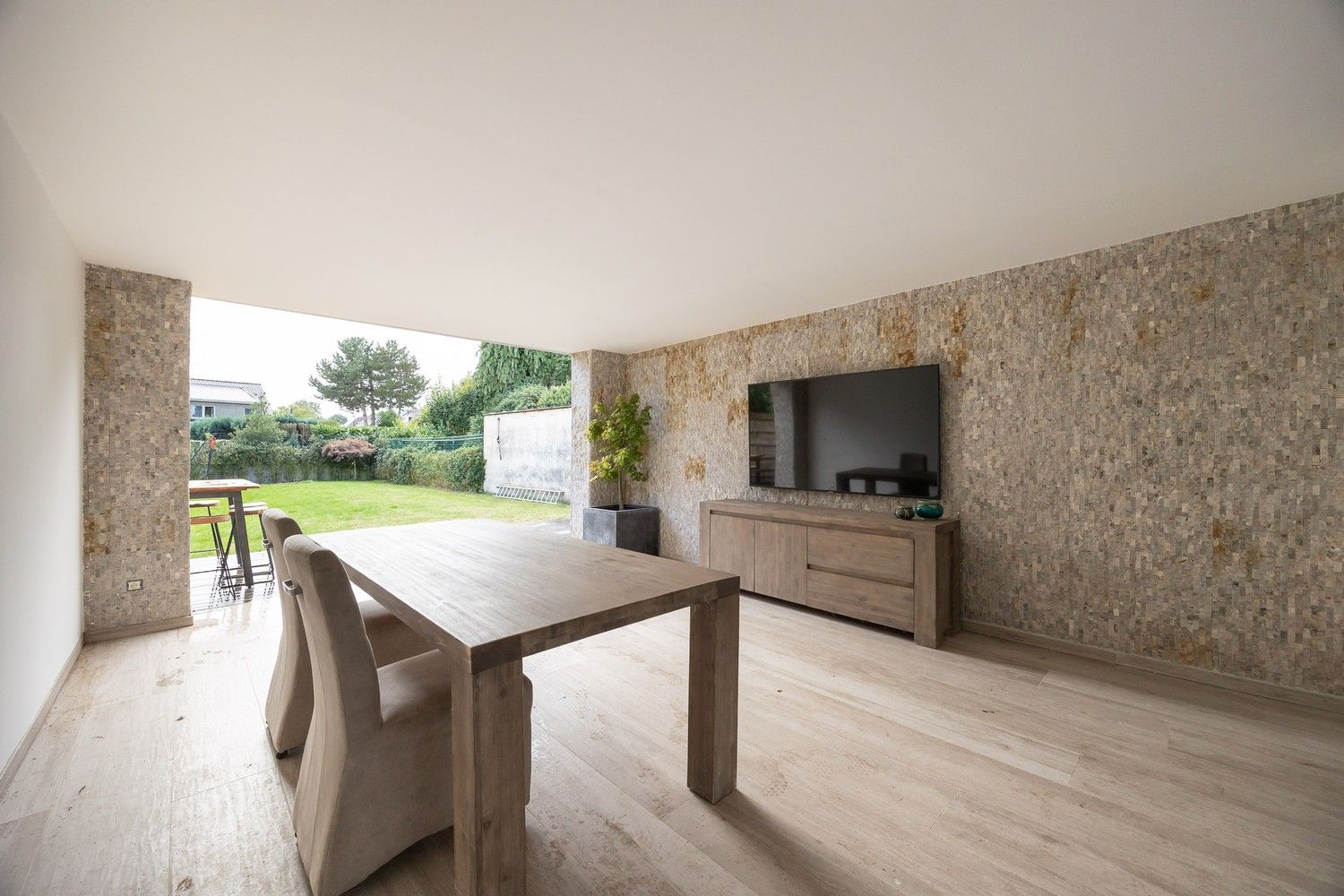 Stijlvol gerenoveerde woning in het hart van ’s-Gravenwezel foto 7