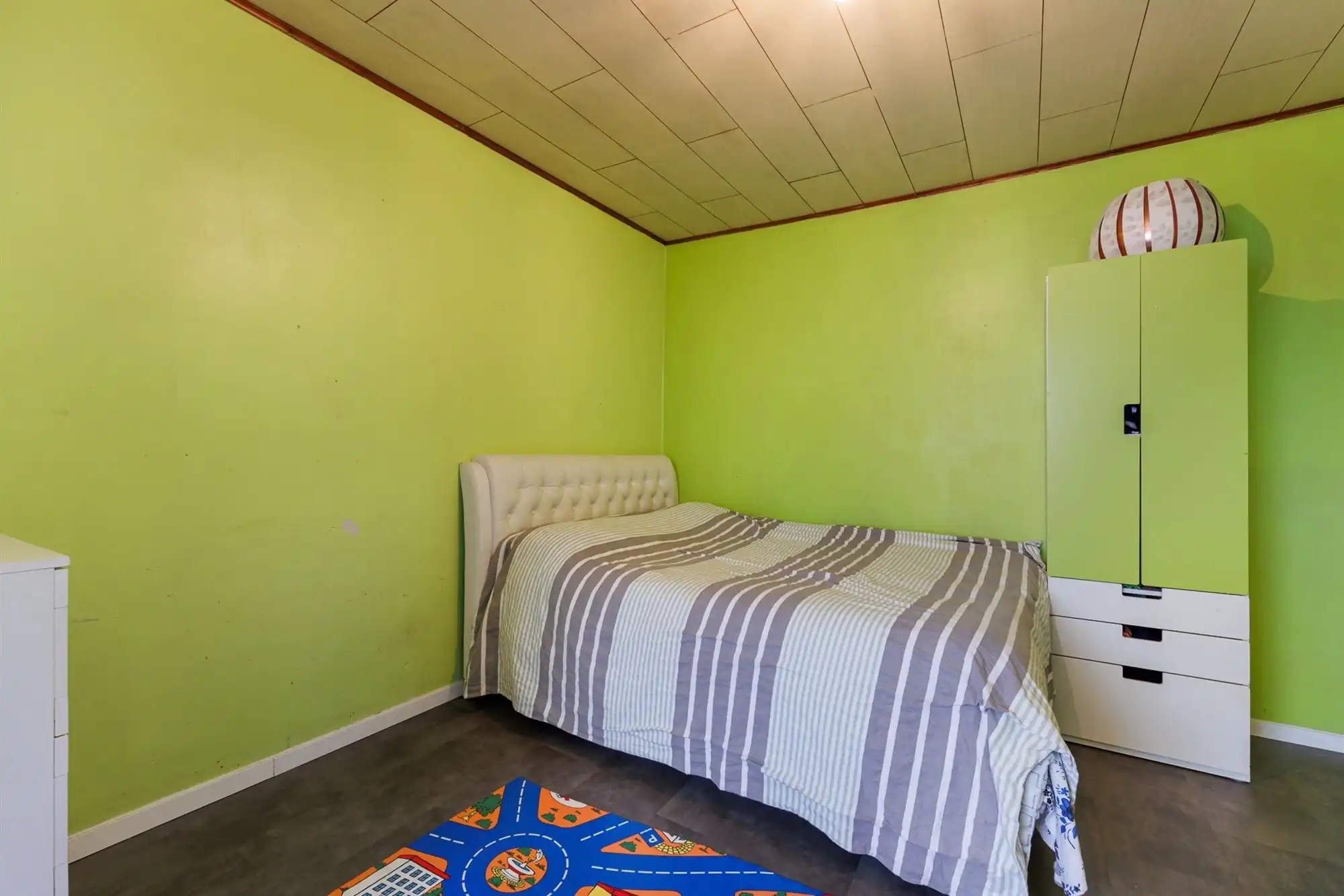 Huis met drie slaapkamers en leuke stadstuin.  foto 17