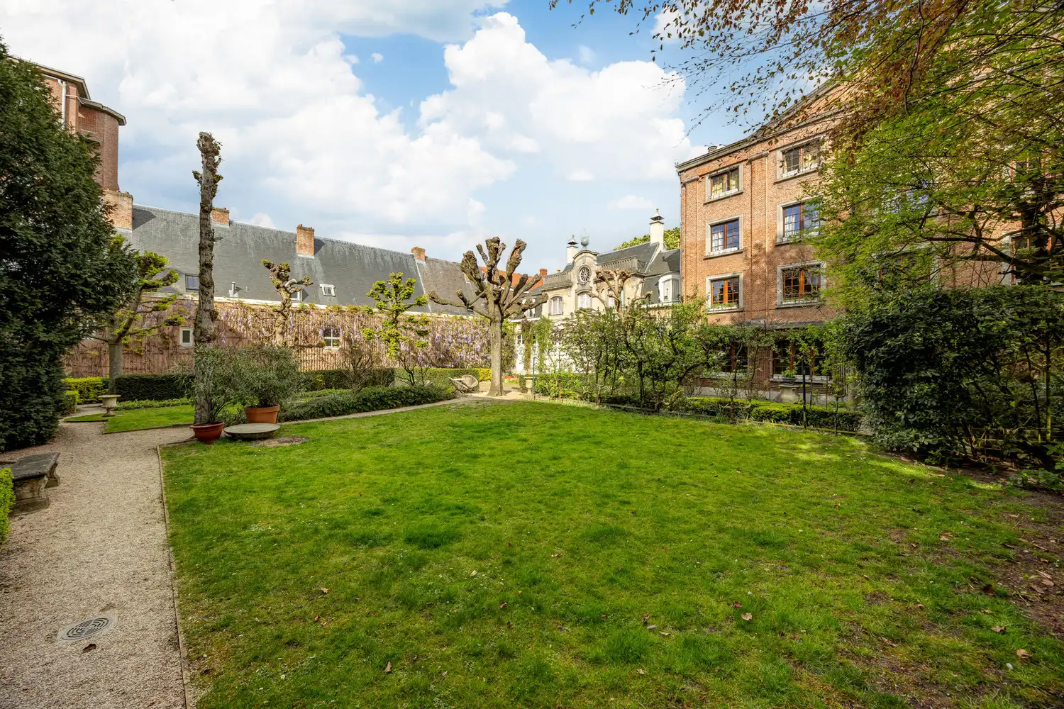 Een zeldzaam en groen privilige in het hart van Antwerpen: wonen in het historische Venushof foto 30