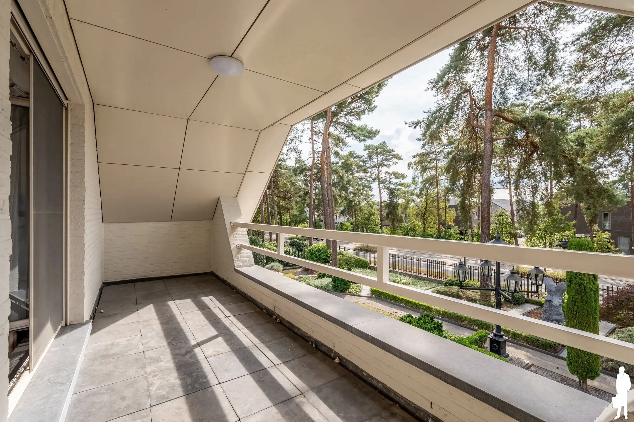 Riante villa (maar liefst 454m² woonopp.) vlakbij Nederland foto 11