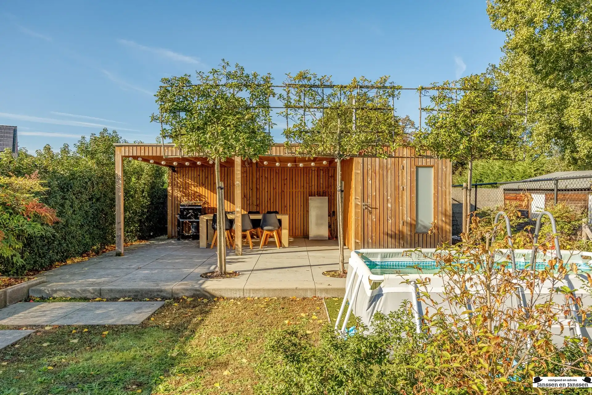 Prachtig gerenoveerde woning met 4 slaapkamers, garage en zonnige tuin foto 29