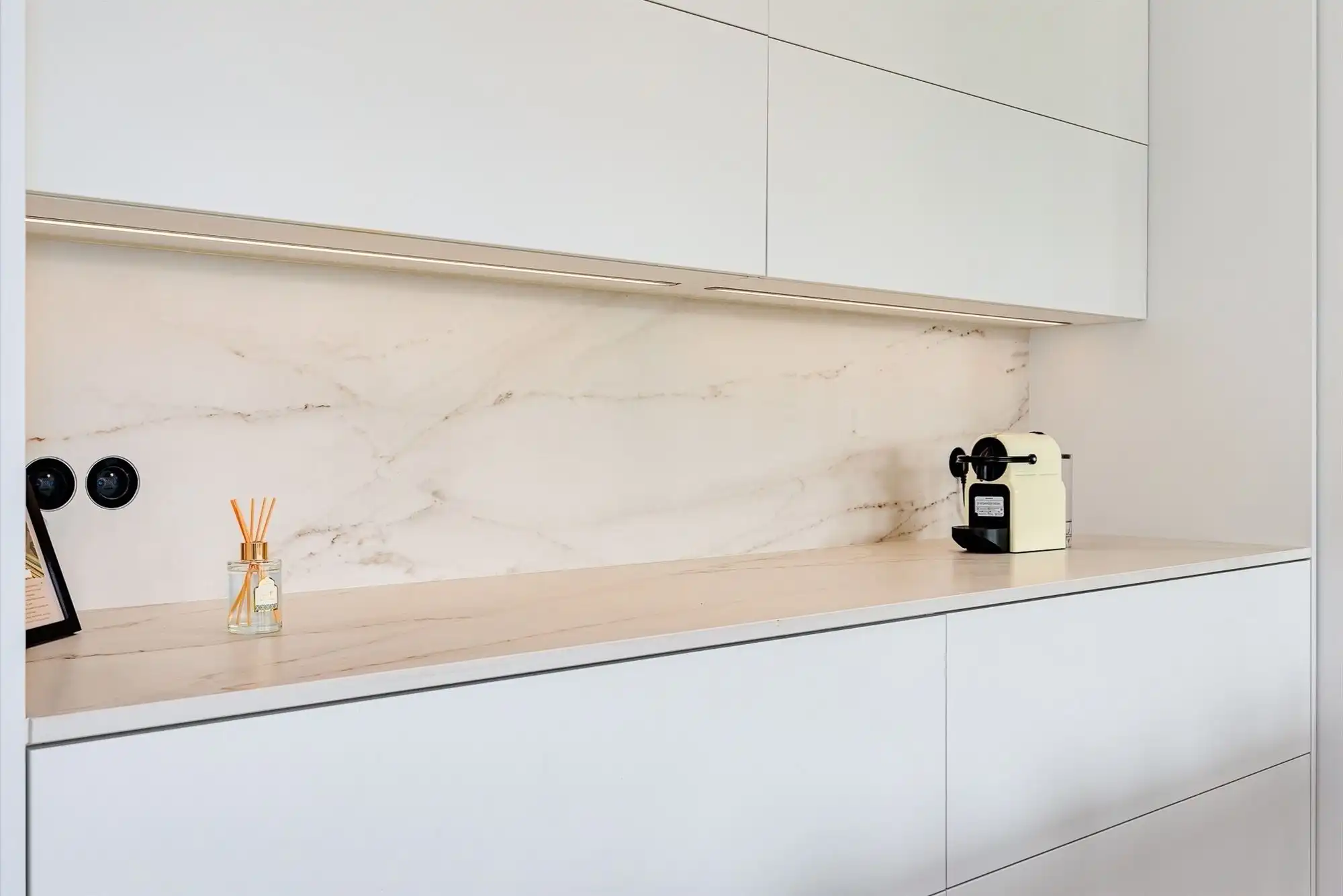 Prachtig afgewerkt gebouw - showroom + villa foto 17