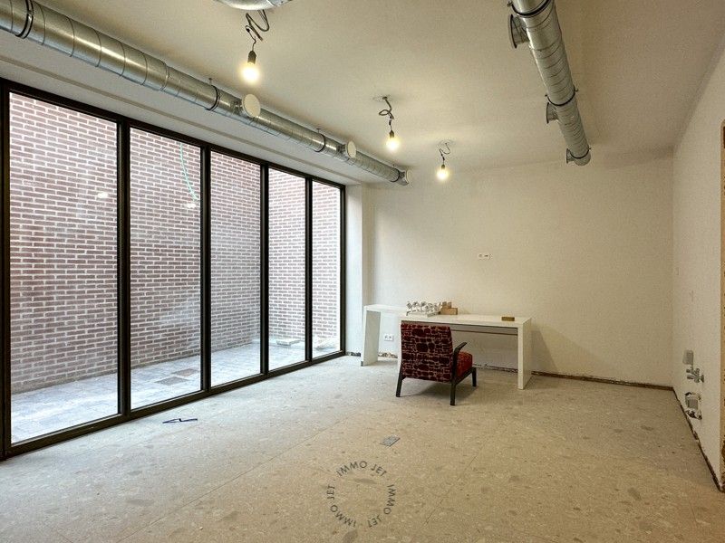 veelzijdige handelsruimte met grote vitrine op toplocatie foto 4
