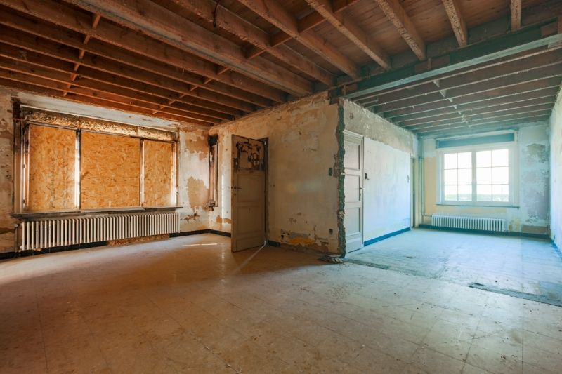 Centraal gelegen, te renoveren, ruime halfopen bebouwing met 7 slaapkamers. Tuin kijkt uit op open ruimte... foto 5