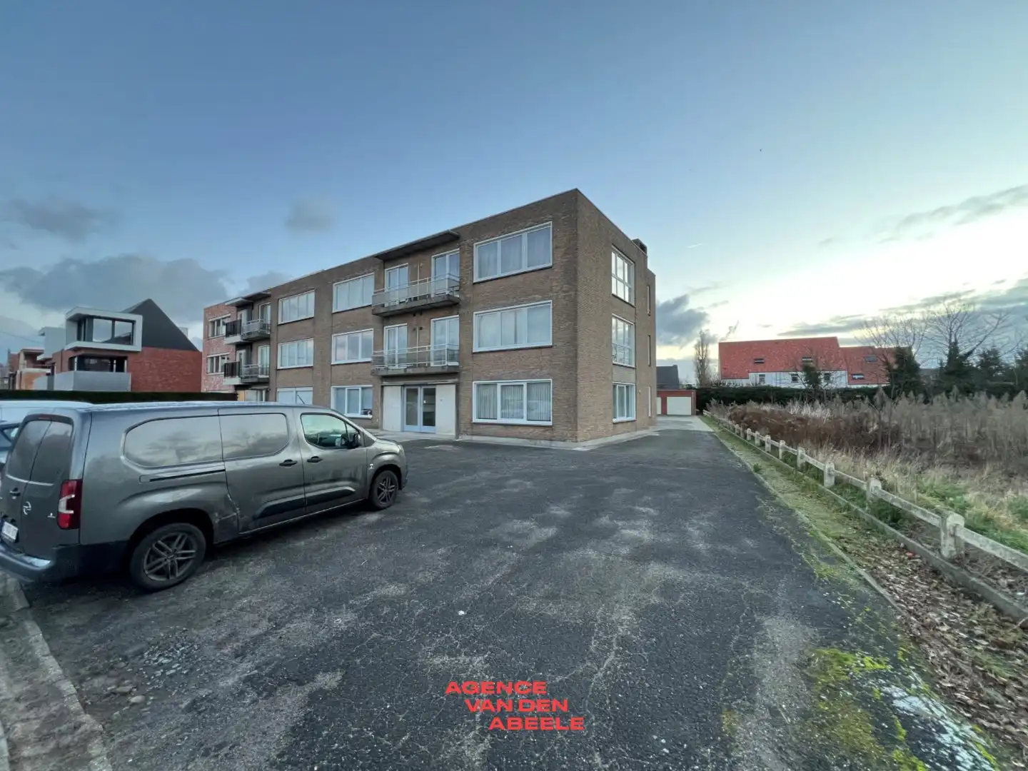 Gelijkvloers appartement met 2 slaapkamers nabij het centrum foto {{pictureIndex}}