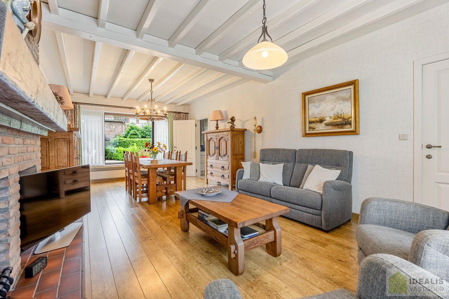 IDEALIS VASTGOED - INSTAPKLARE GEZINSWONING OP EEN RUSTIG PERCEEL VAN 12A 46CA MET 3 KNAPPE SLAAPKAMERS foto 9