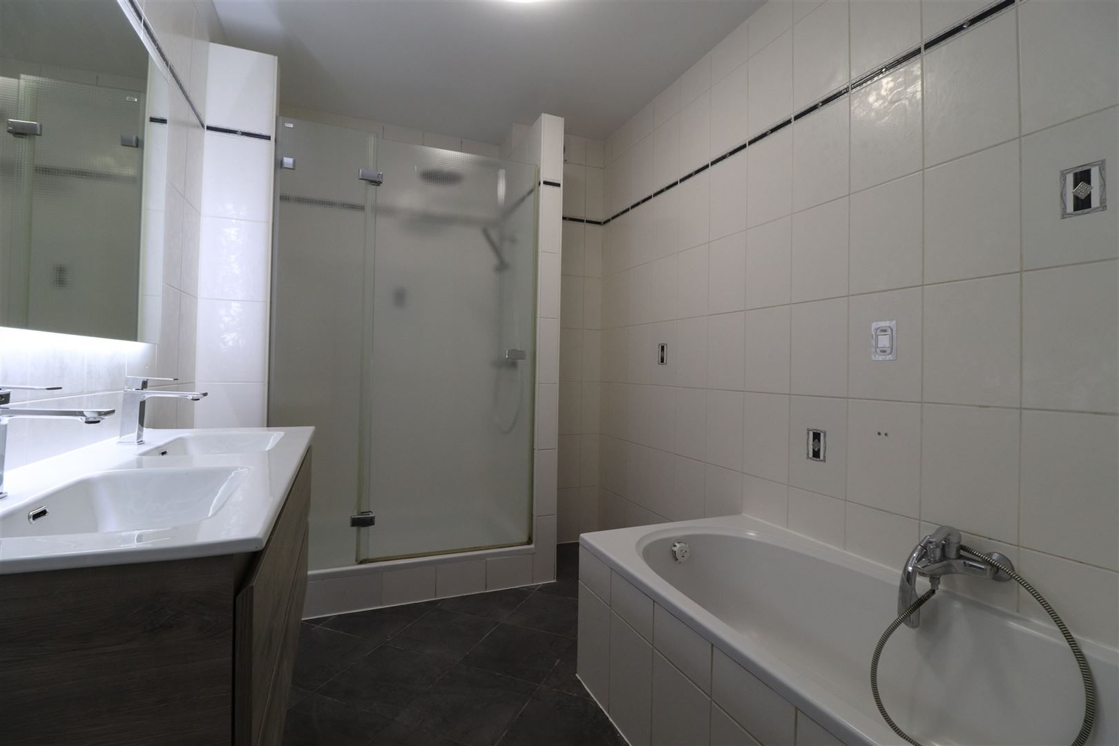 Ruim appartement met 3 slaapkamers en 2 terrassen  foto 9